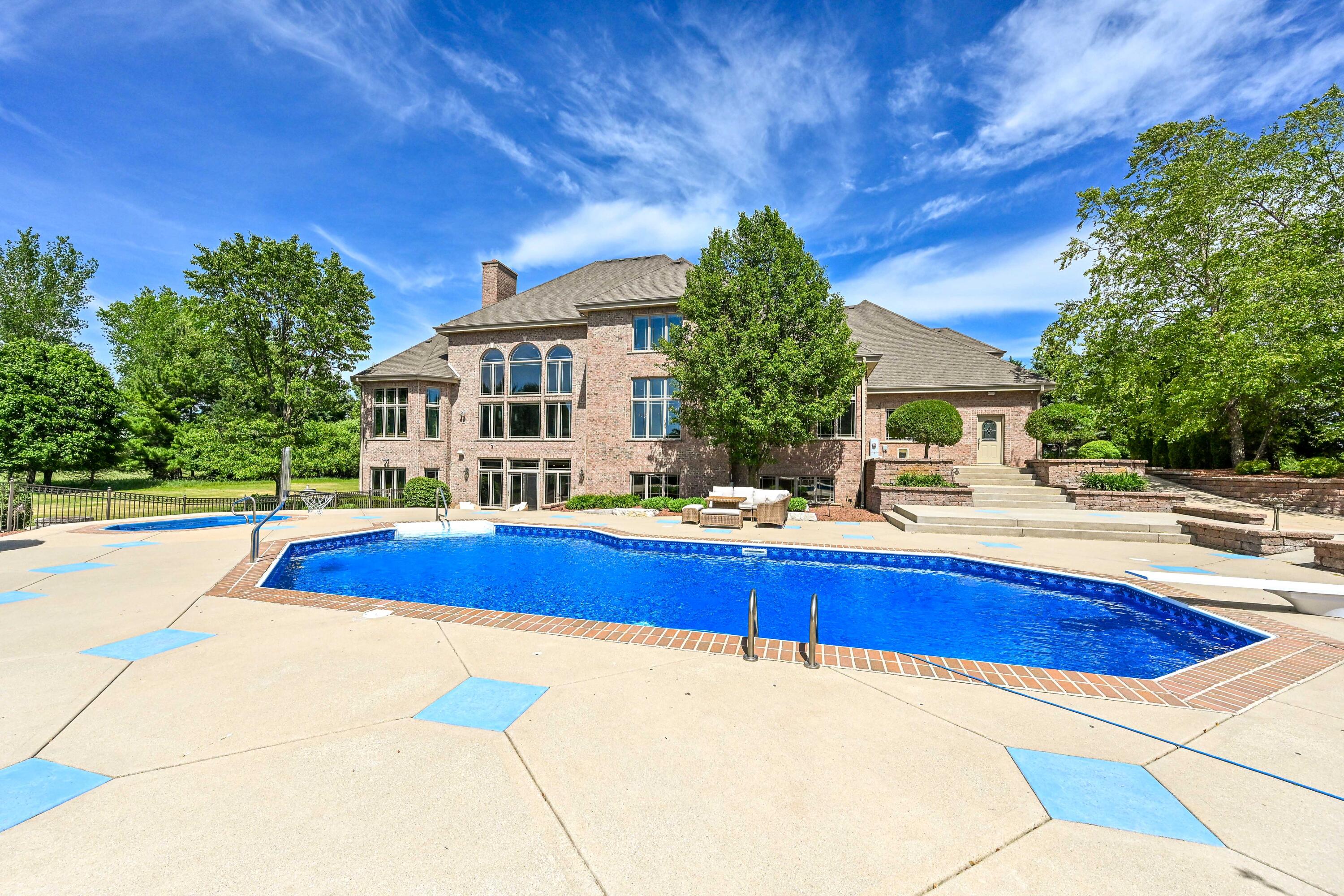 3277 N Canterbury Ln