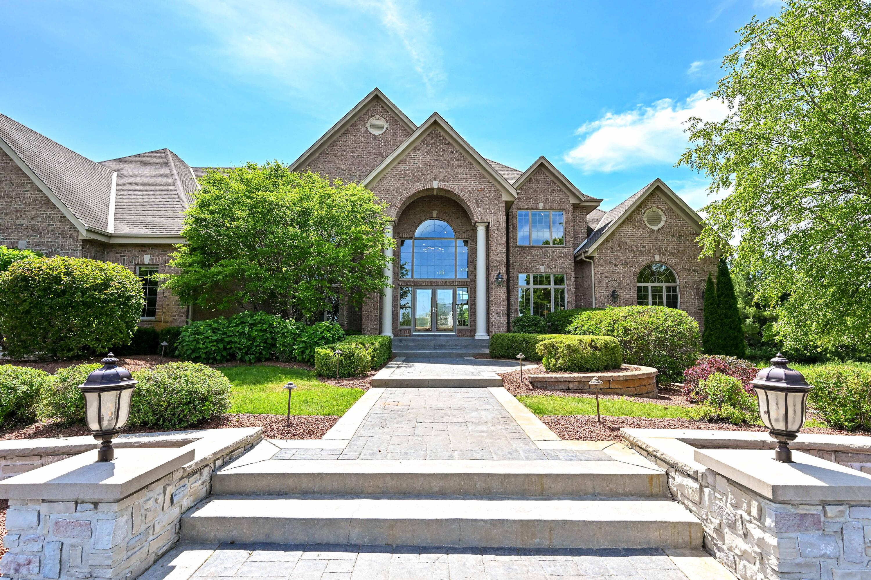 3277 N Canterbury Ln