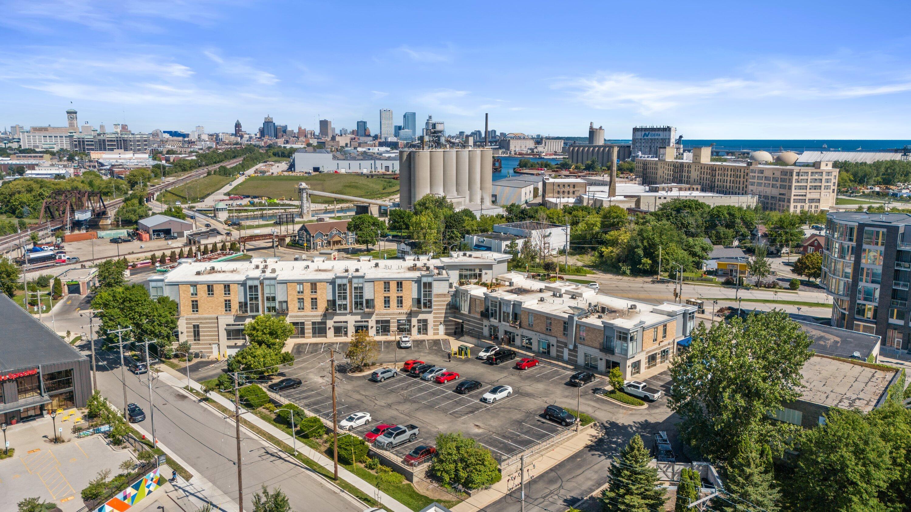 2121 S Kinnickinnic Ave, 107