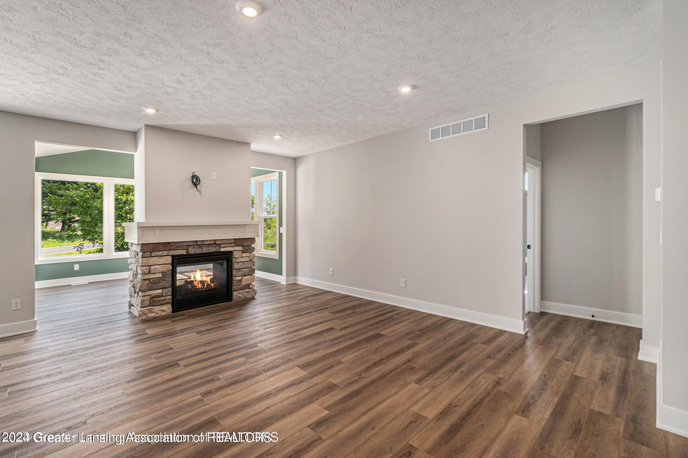 14045 Pristine Court, DeWitt