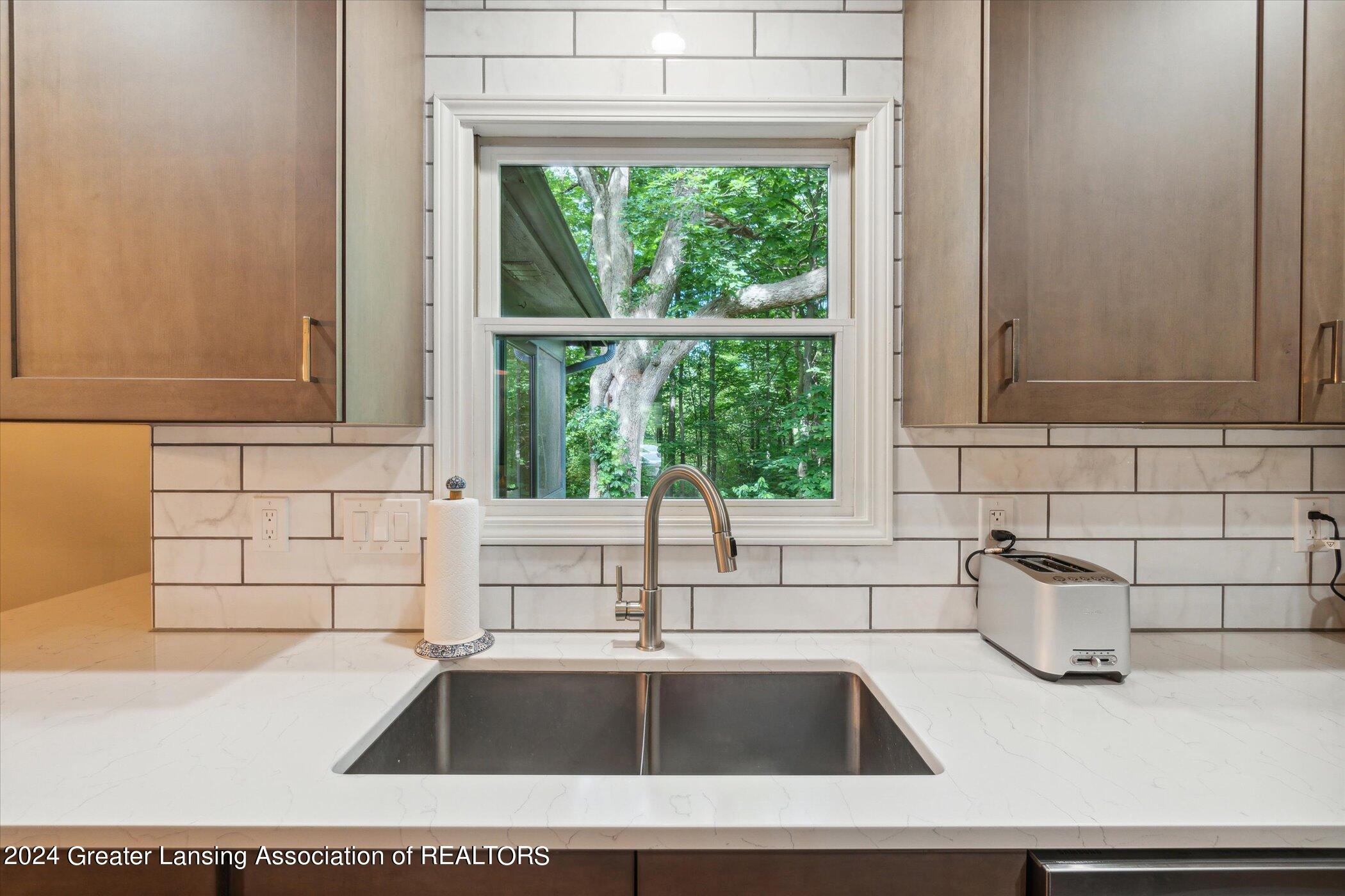 3496 Honeywood Lane, DeWitt