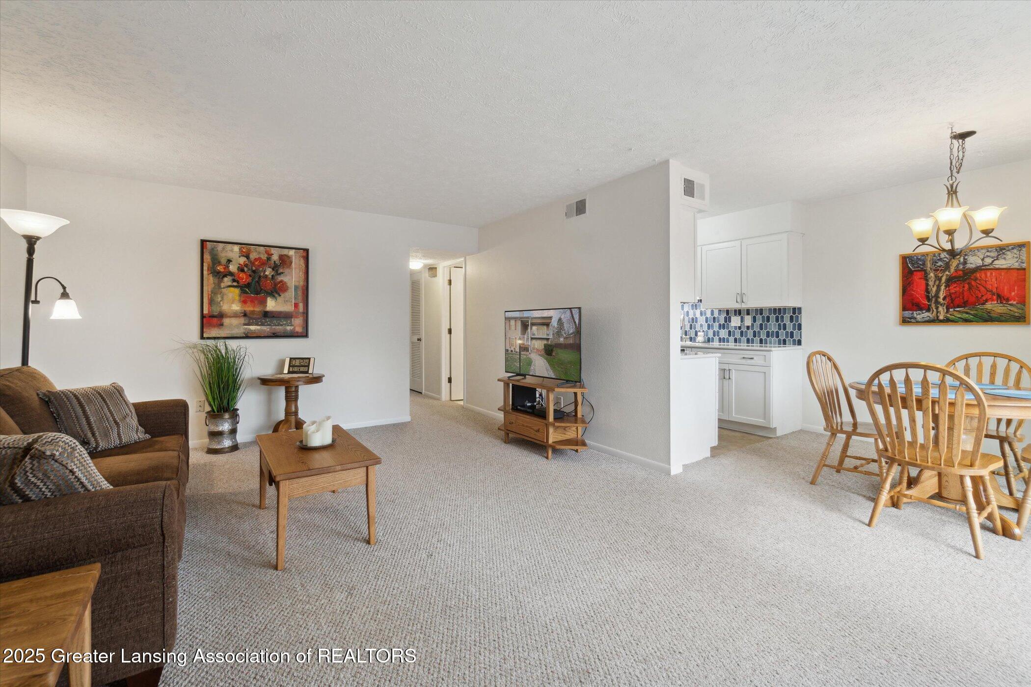 2034 Hamilton Road, 206