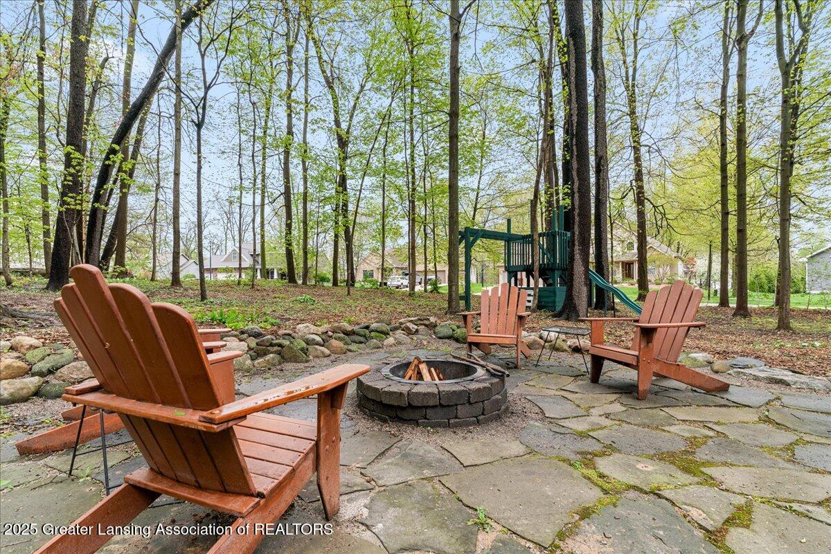 2506 Julie Way