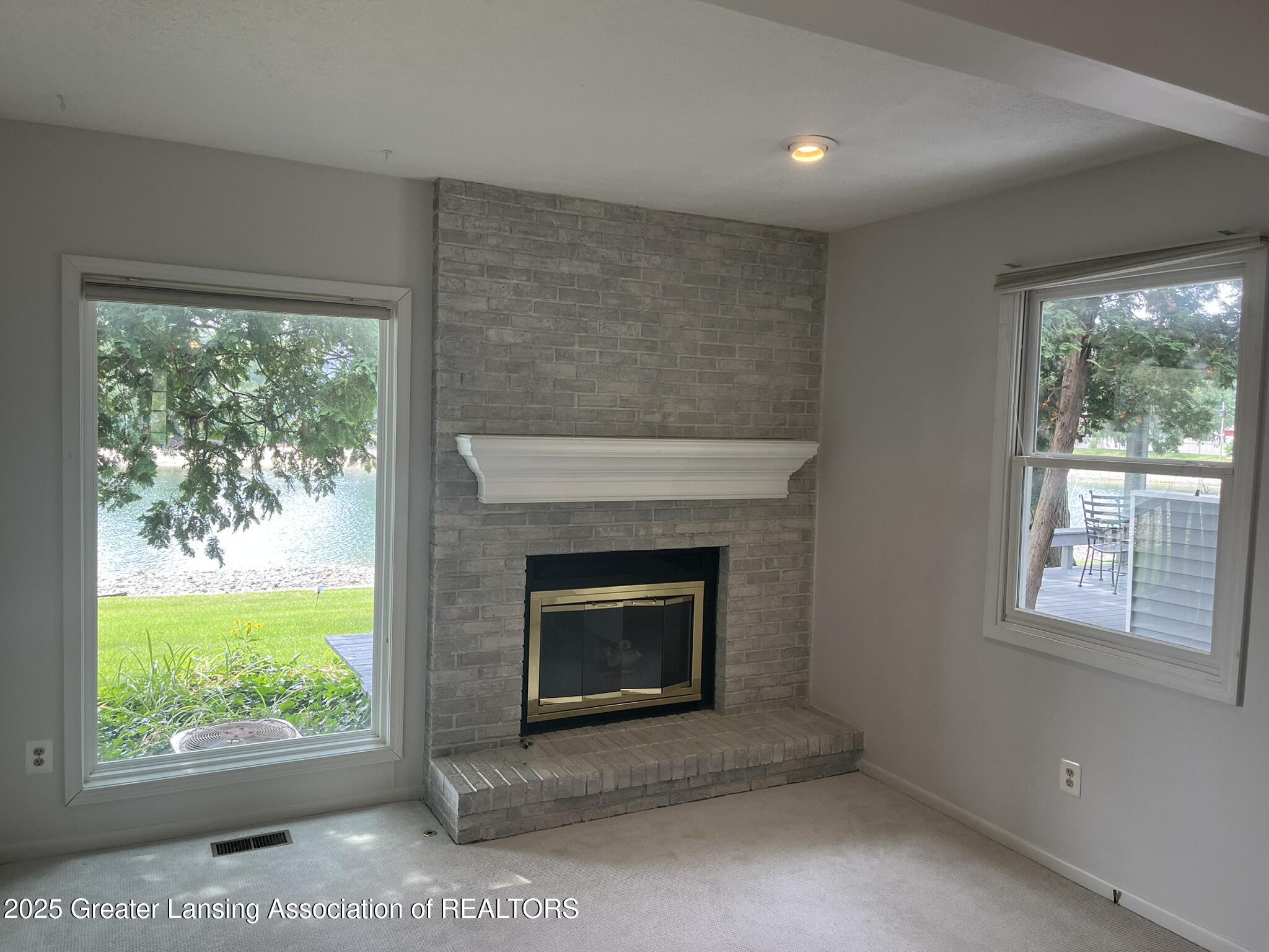 1425 E Lakeside Drive