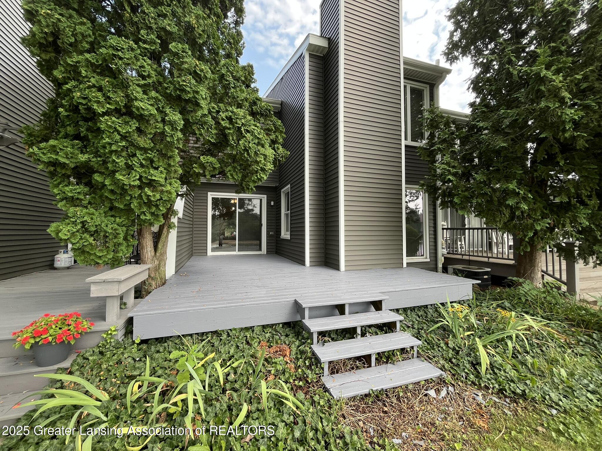 1425 E Lakeside Drive