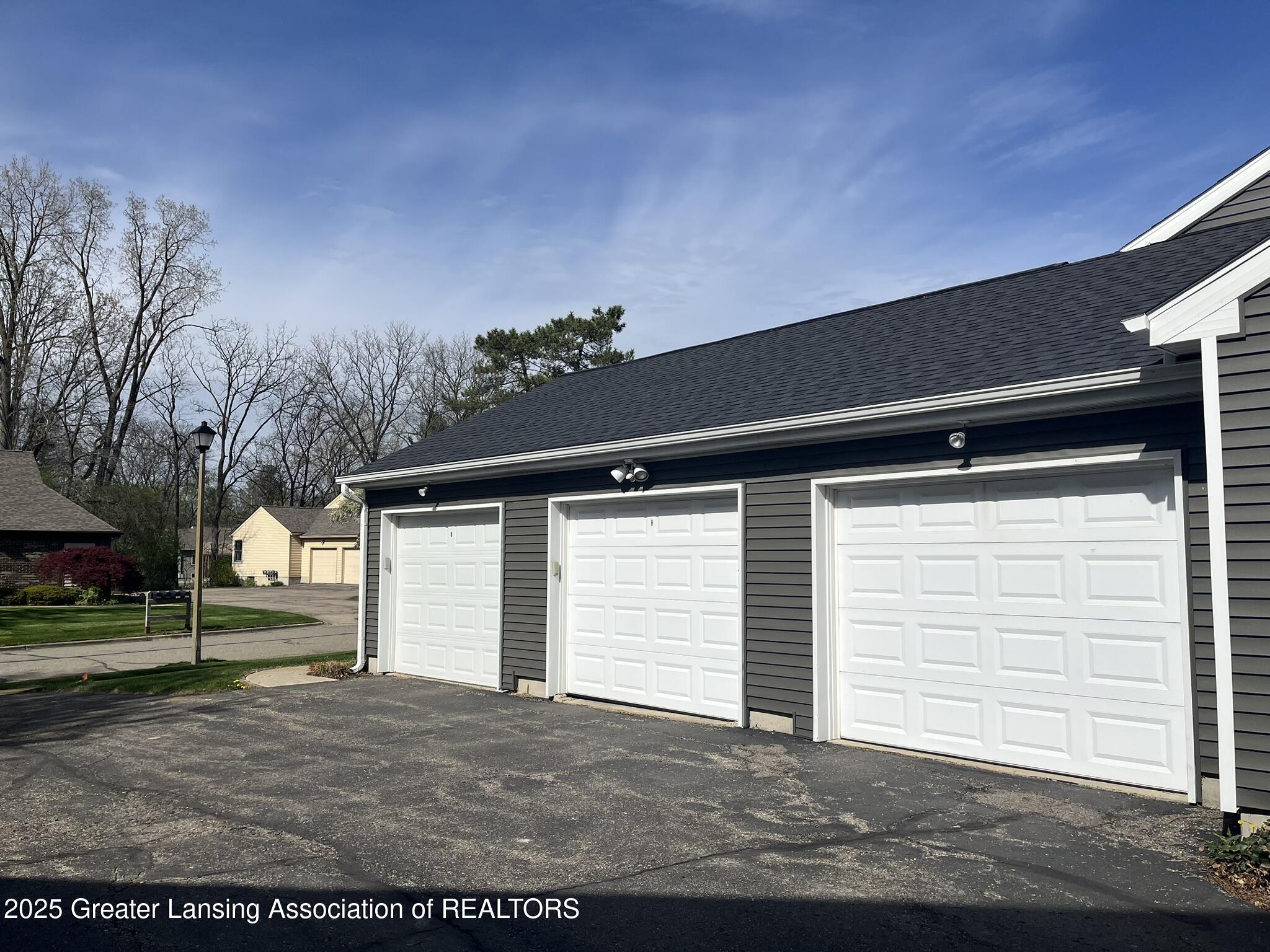 1425 E Lakeside Drive