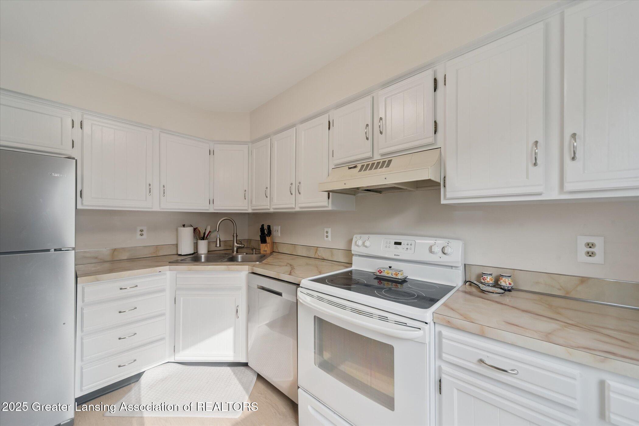 7441 Creekside Drive, 4