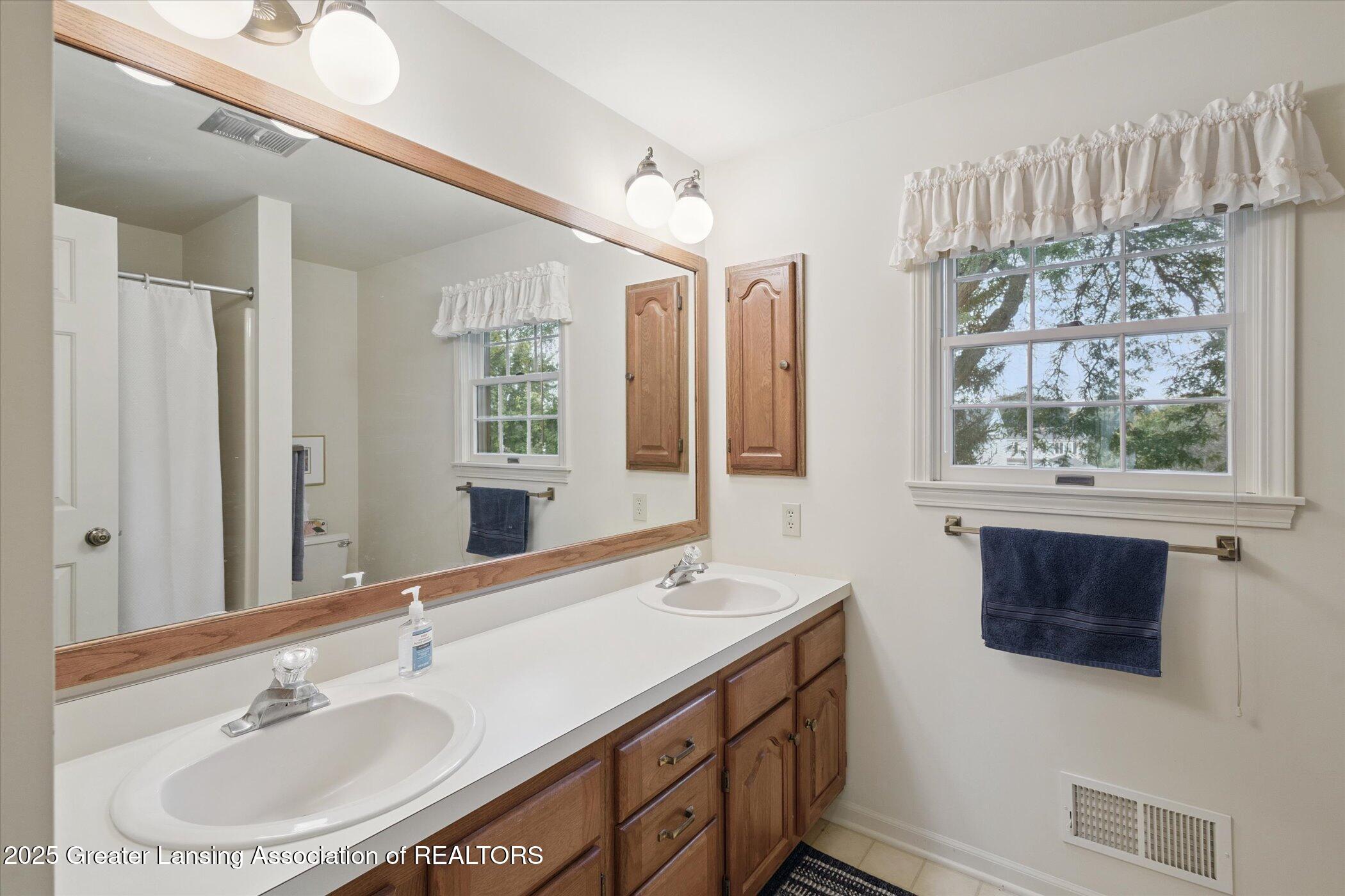 13132 Old Hickory Trail, DeWitt