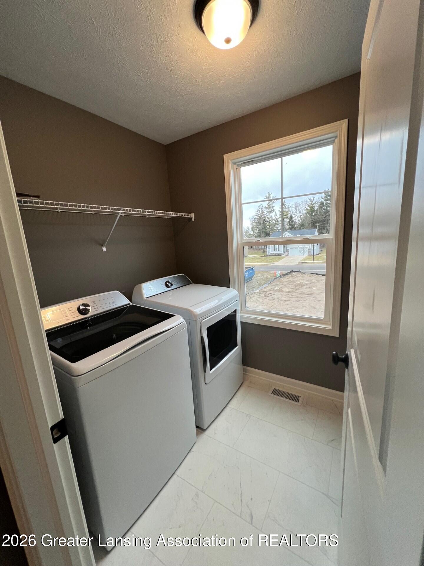 14040 Ambrosia Avenue, DeWitt