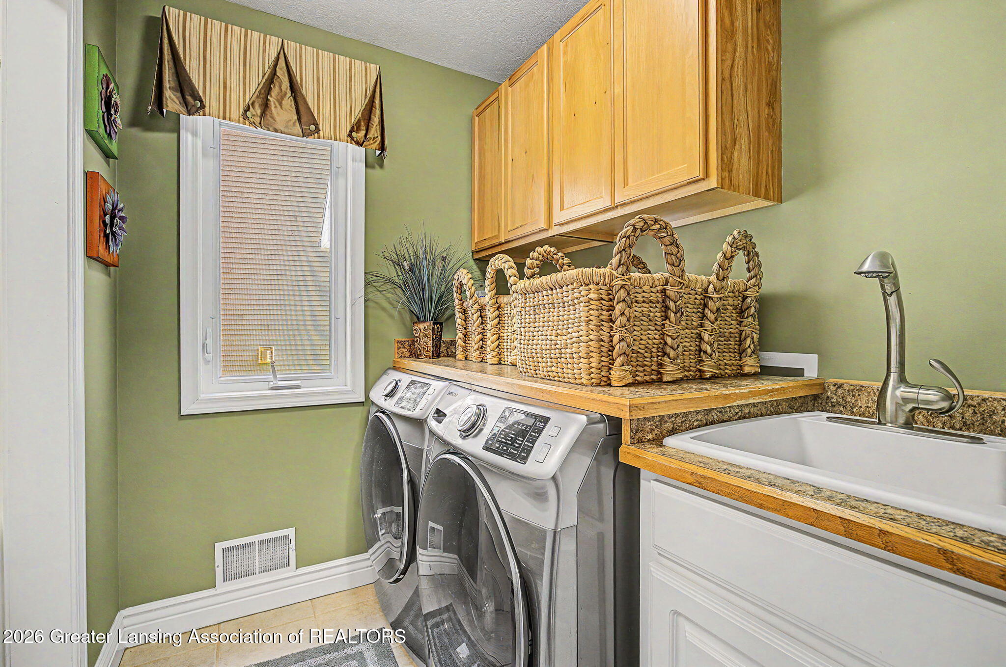 2047 Arbor Meadows Drive, DeWitt