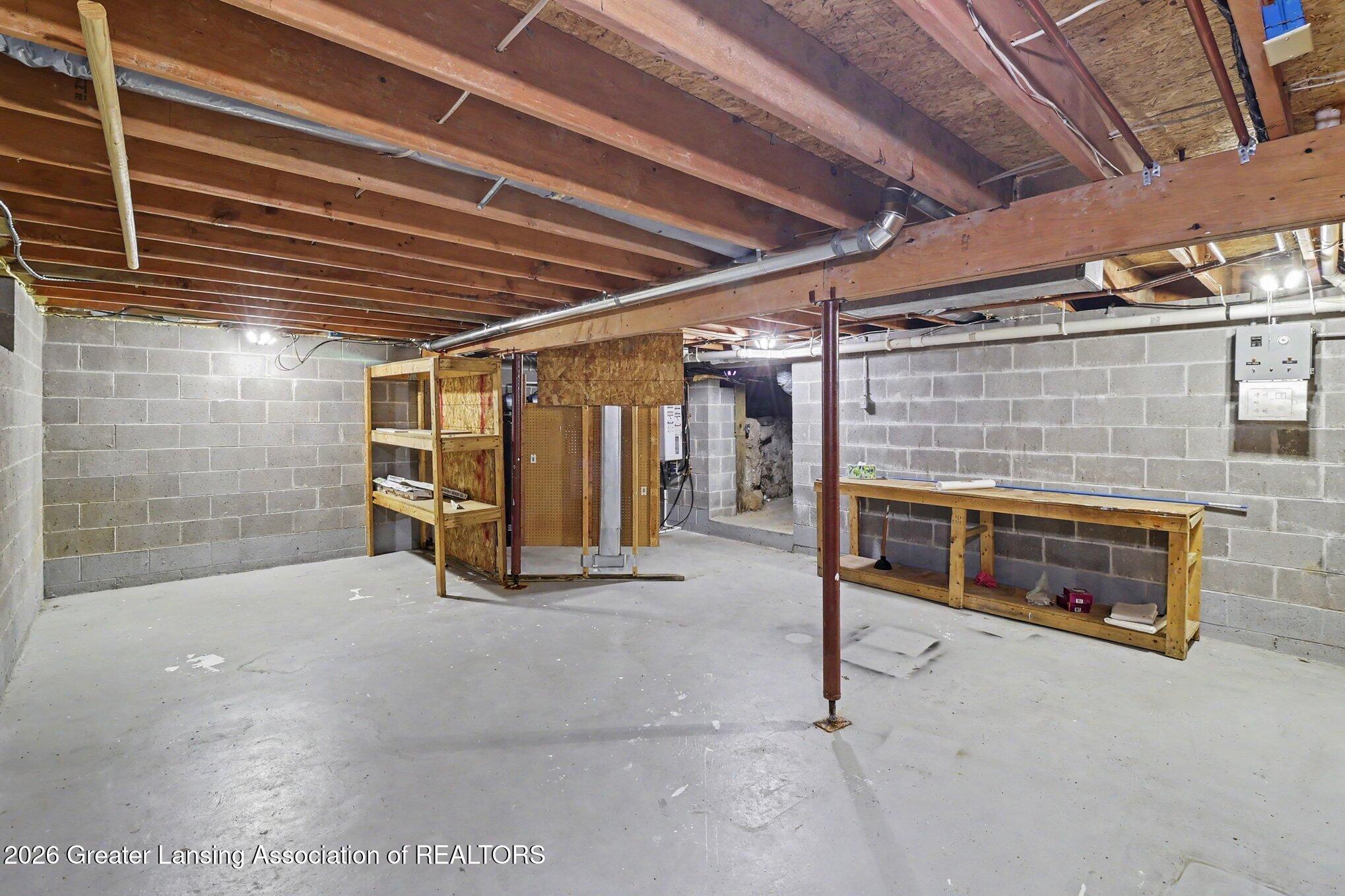 5490 W Howe Road, DeWitt