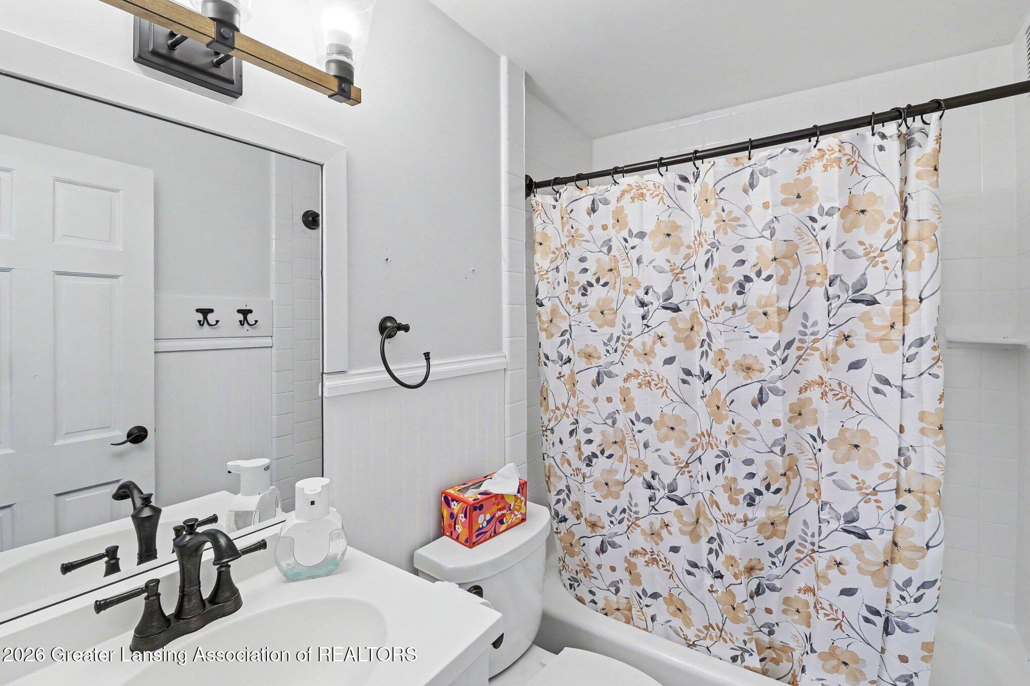 5490 W Howe Road, DeWitt