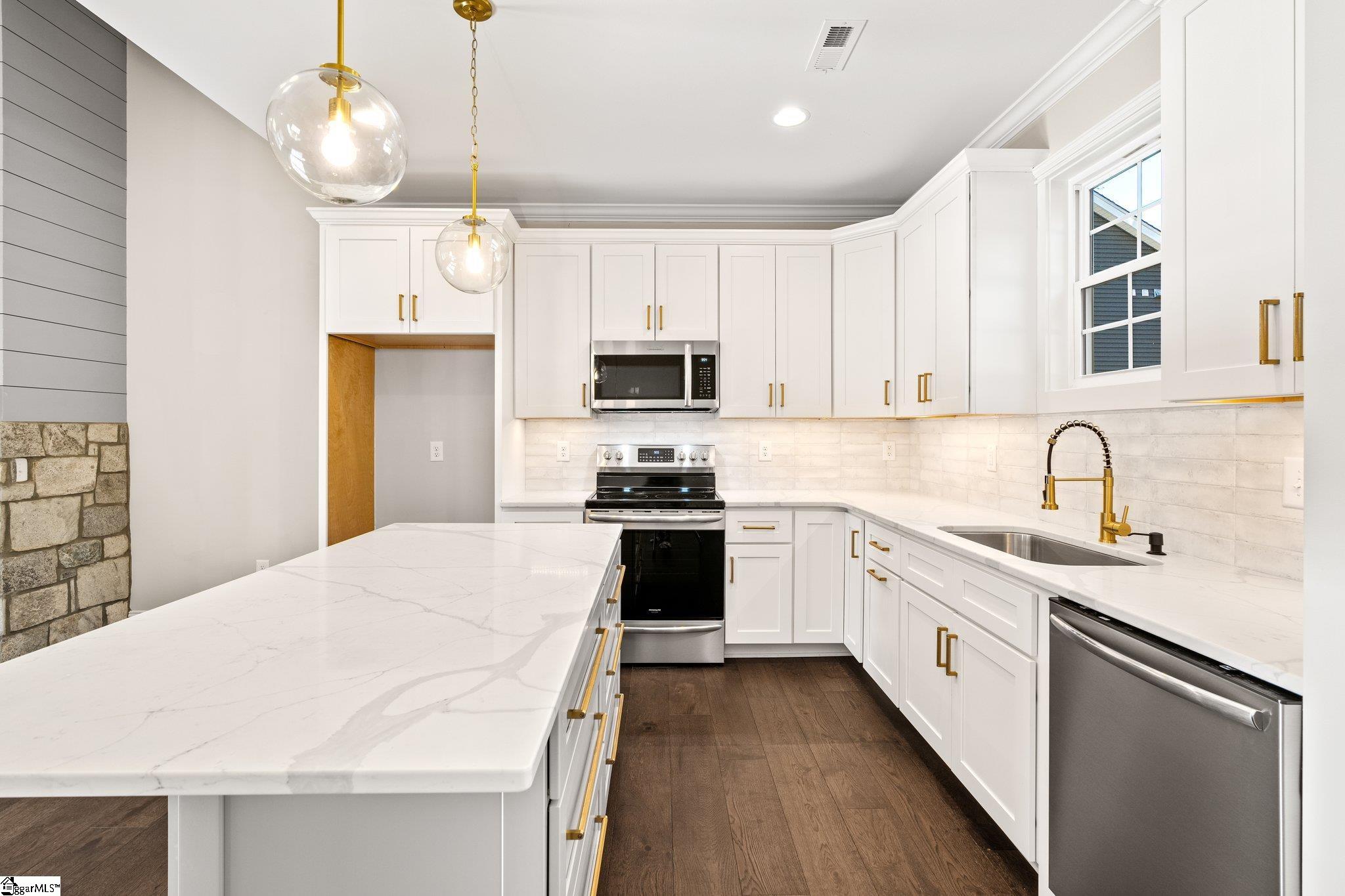 33 Celand Street