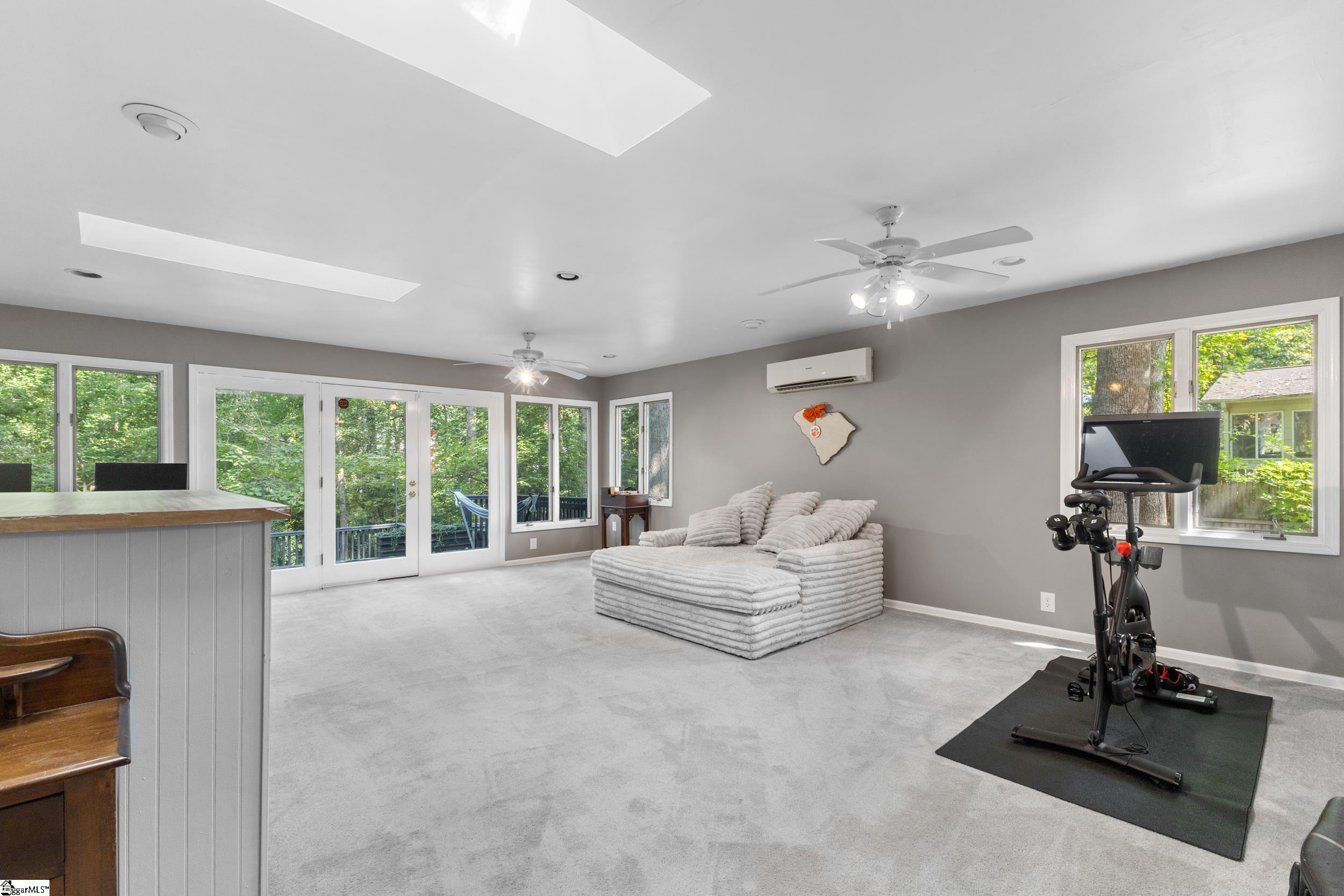206 Dellrose Circle
