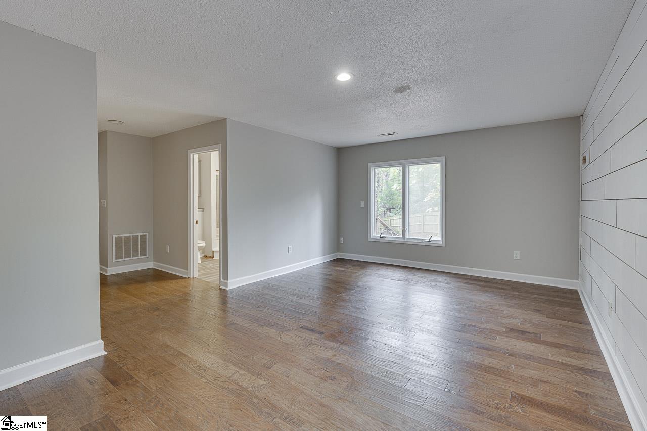 82 Westview Avenue
