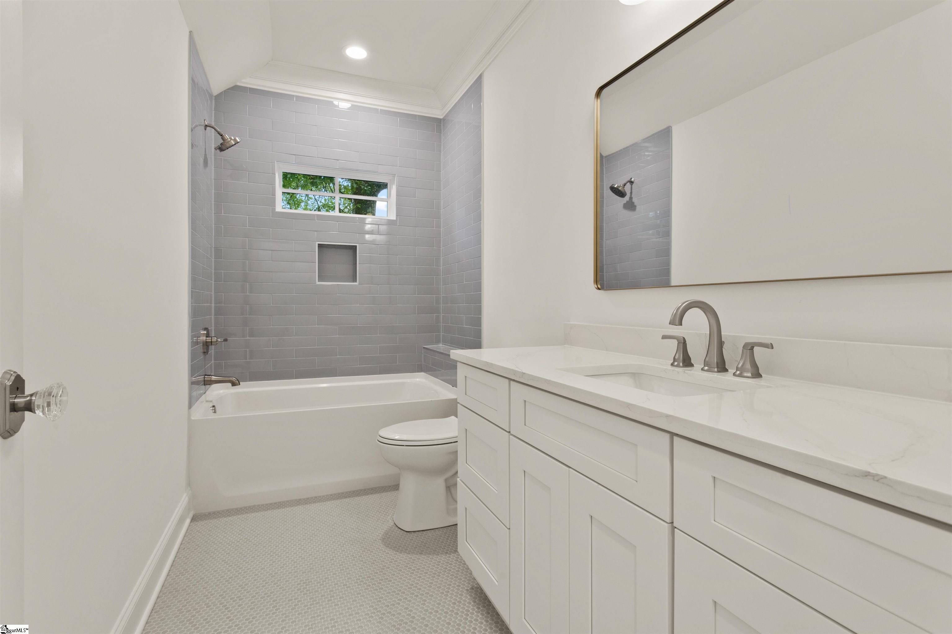215 W Earle Street