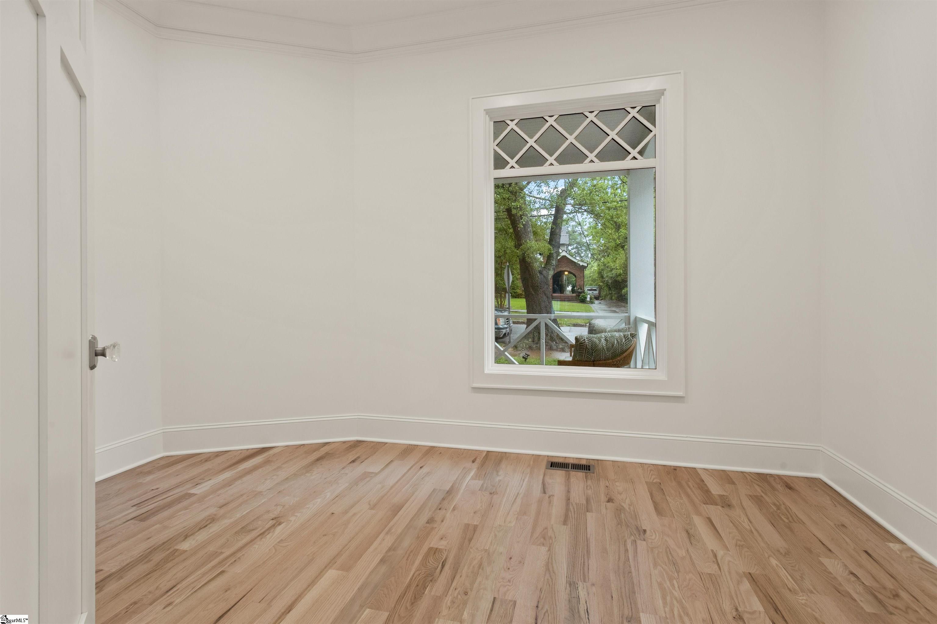 215 W Earle Street