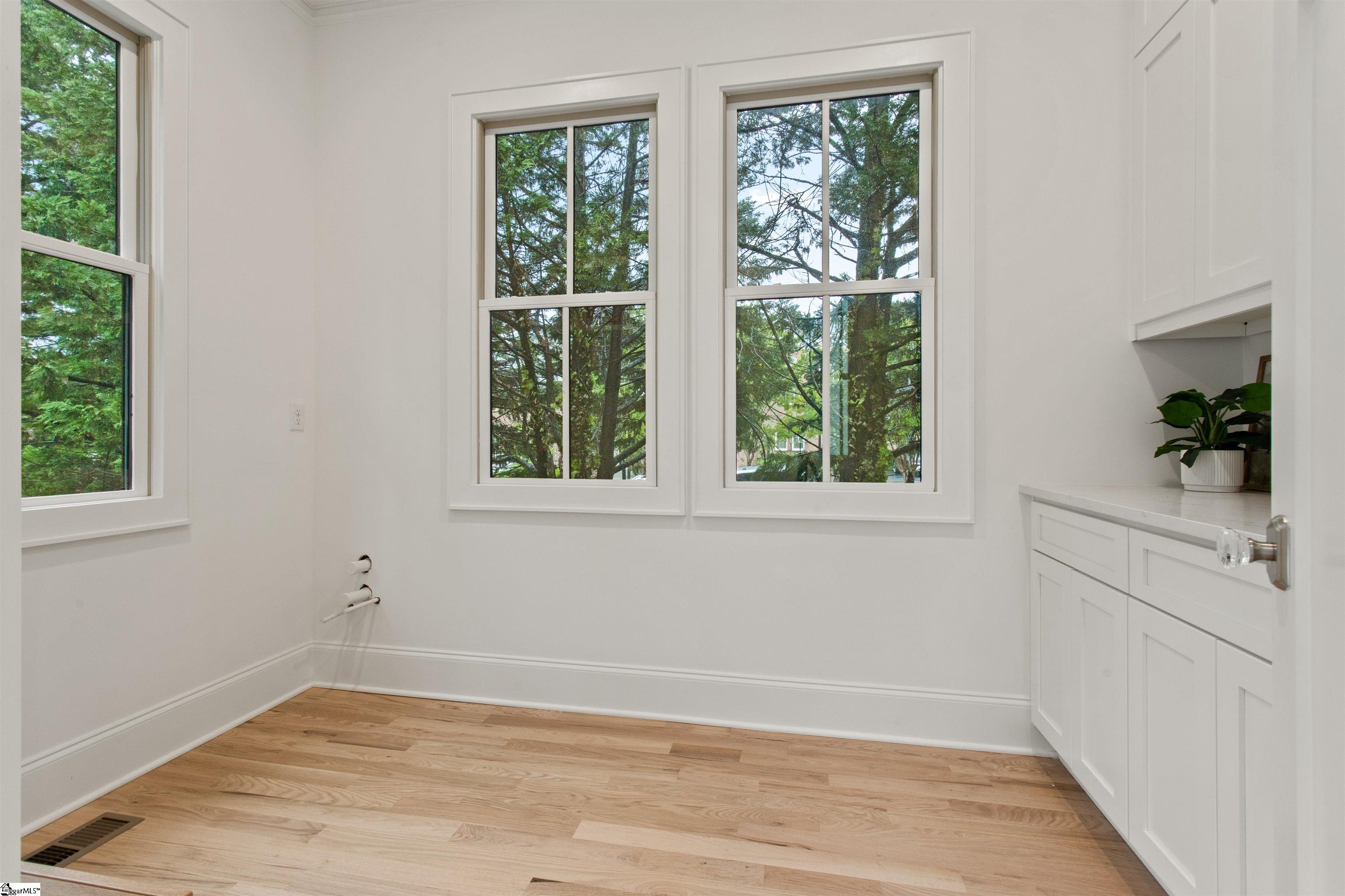 215 W Earle Street