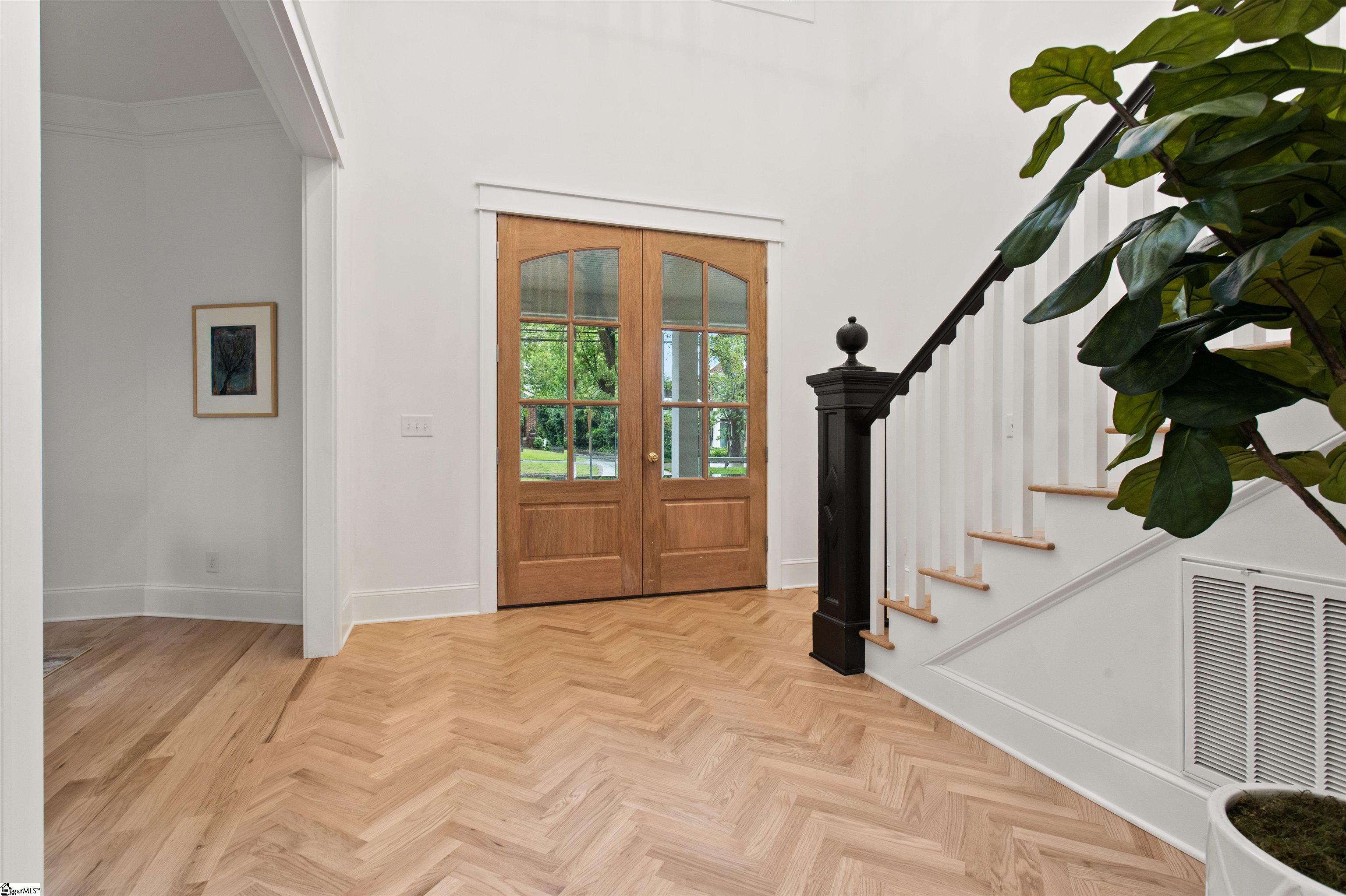 215 W Earle Street