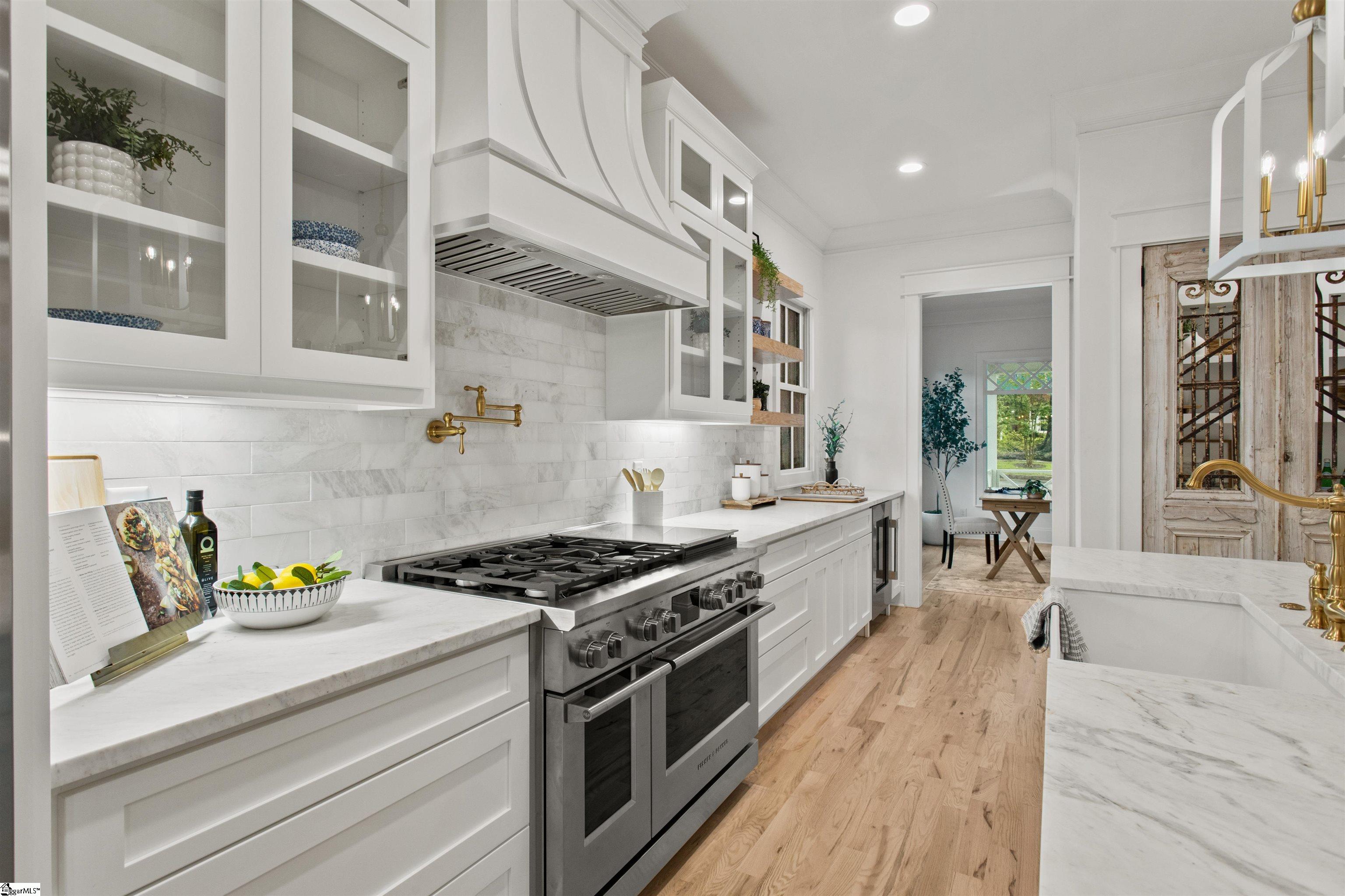 215 W Earle Street