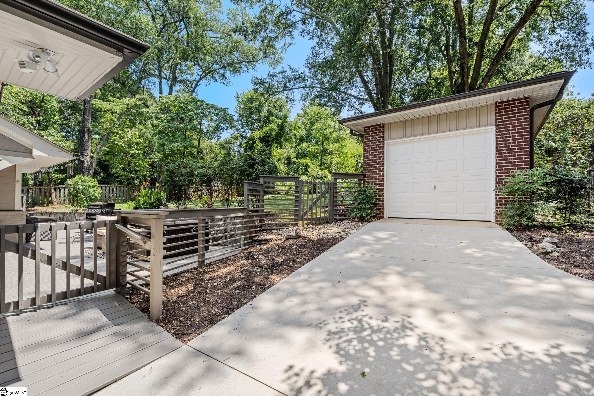 115 W Montclair Avenue