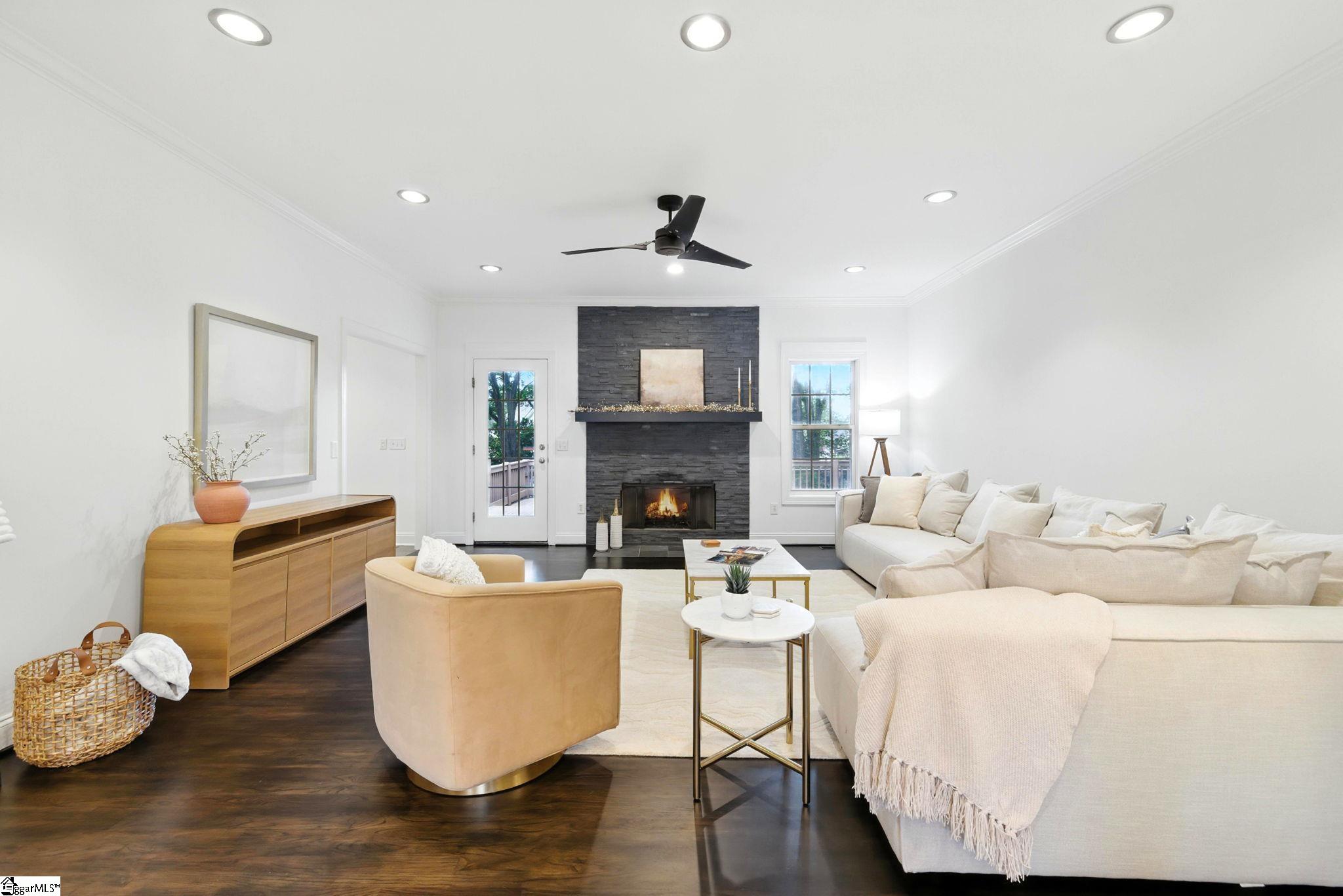 6 Gables Way
