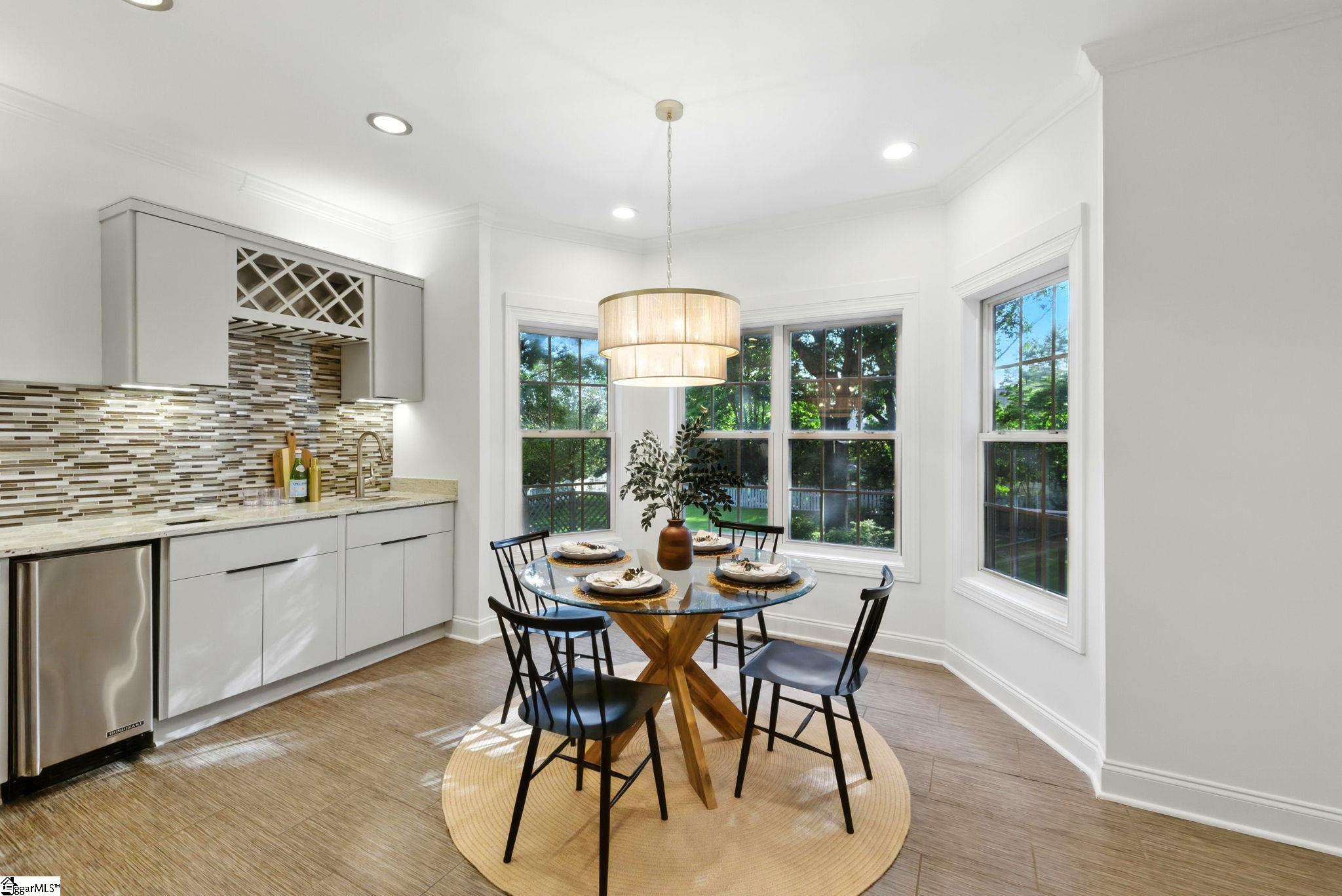 6 Gables Way