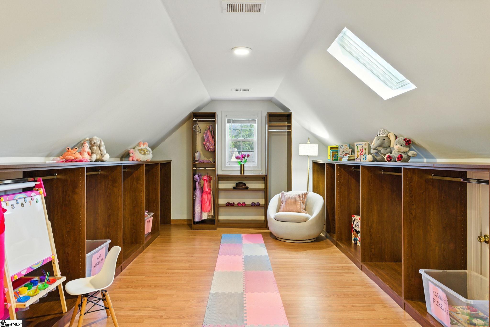 6 Gables Way