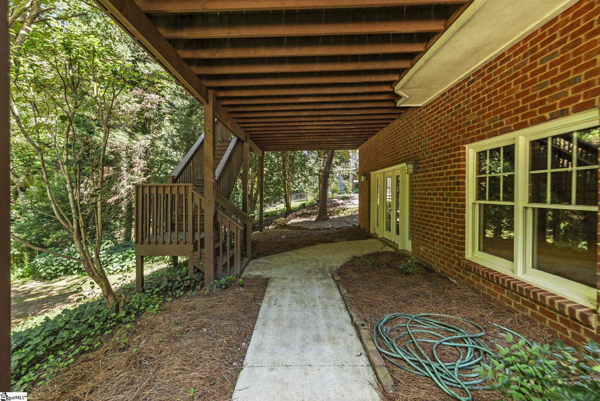 3 Club Forest Lane
