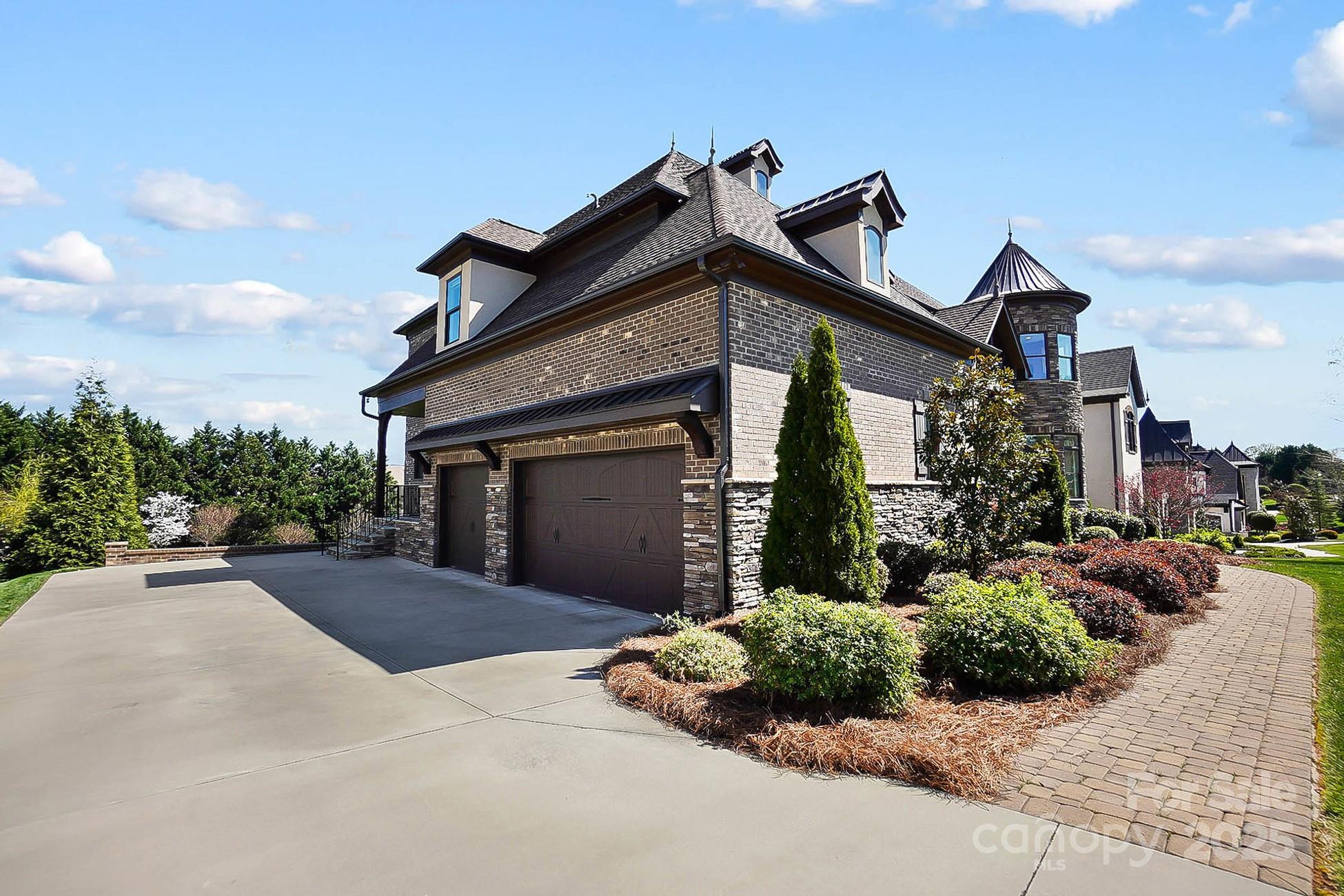 1311 Sunnys Halo Lane