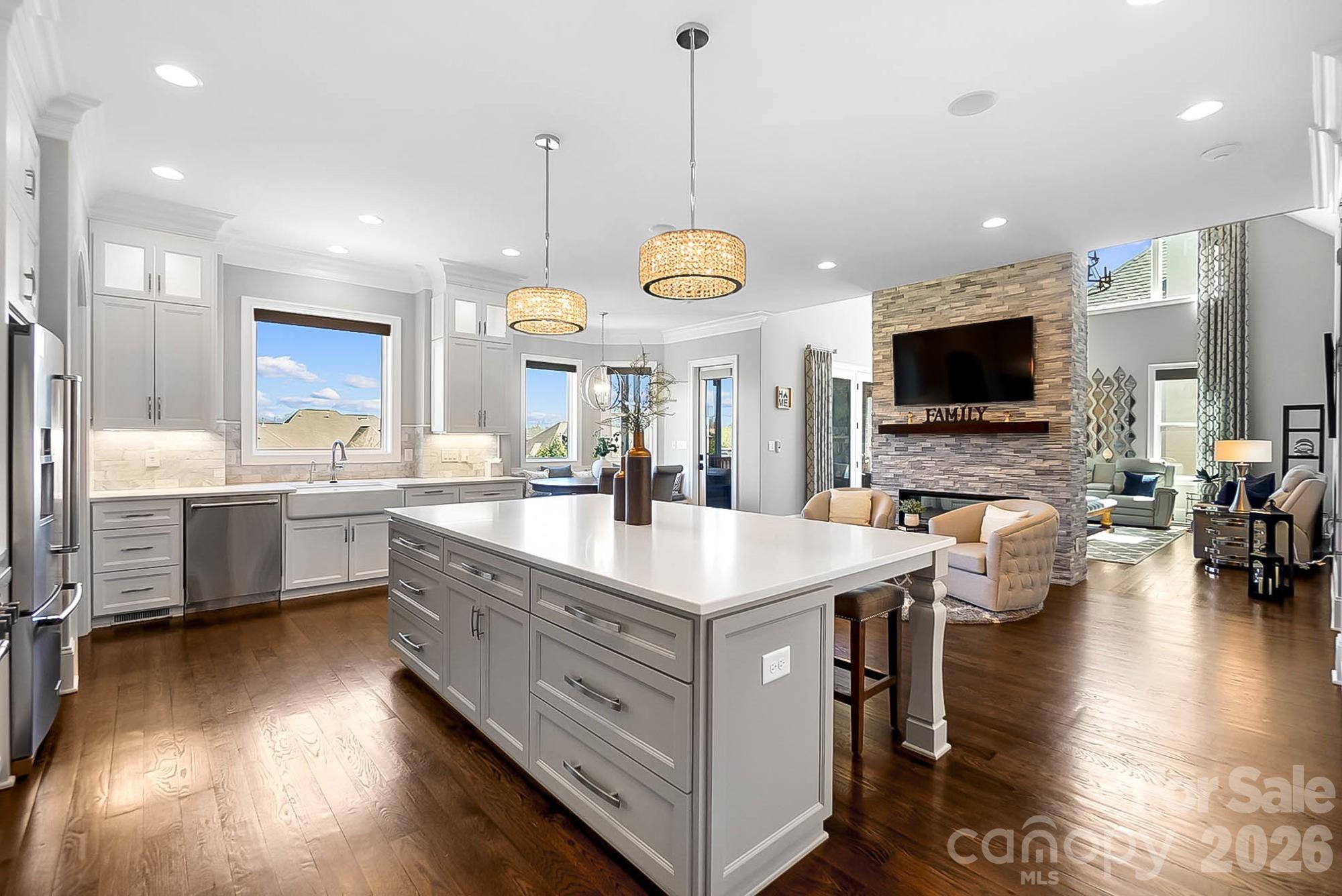 1311 Sunnys Halo Lane