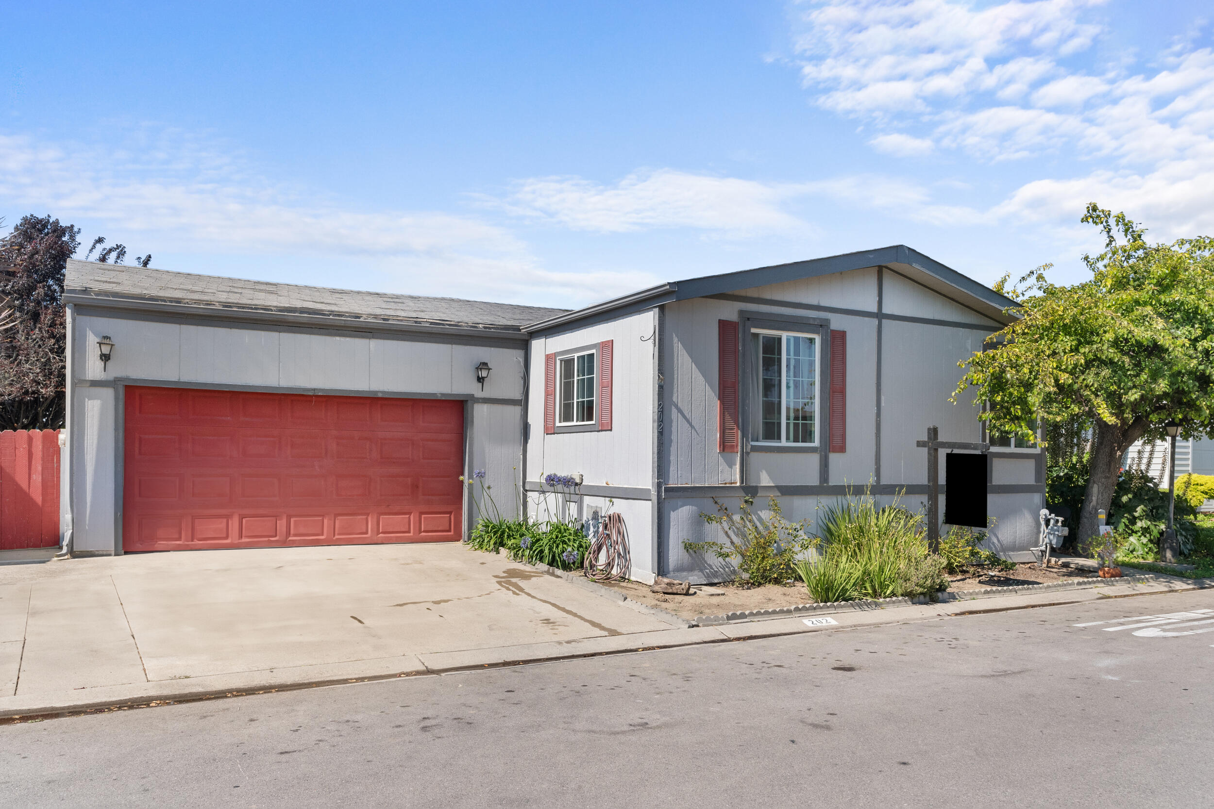 1317 N V Street, Spc 202