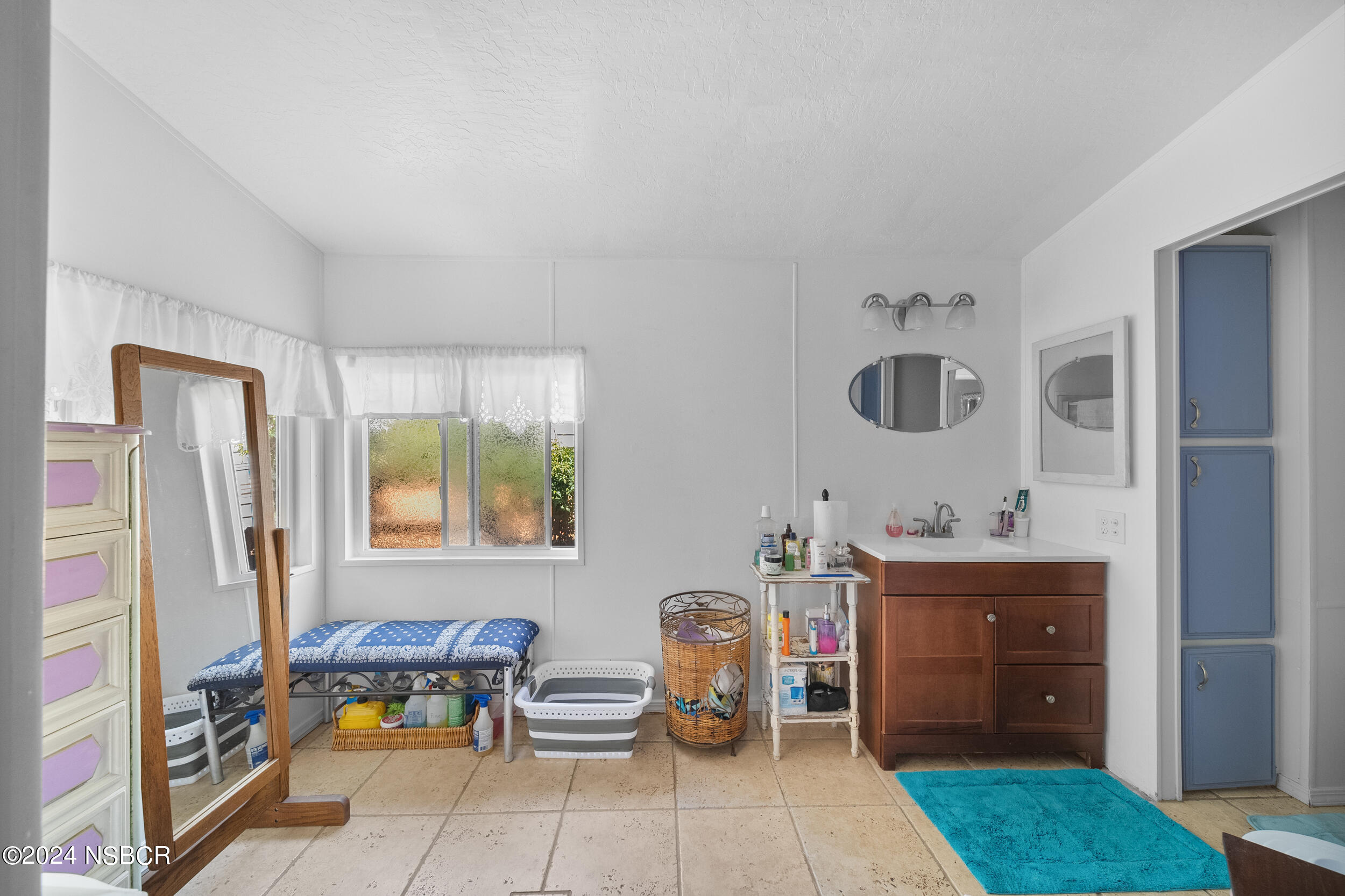 1317 N V Street, 202