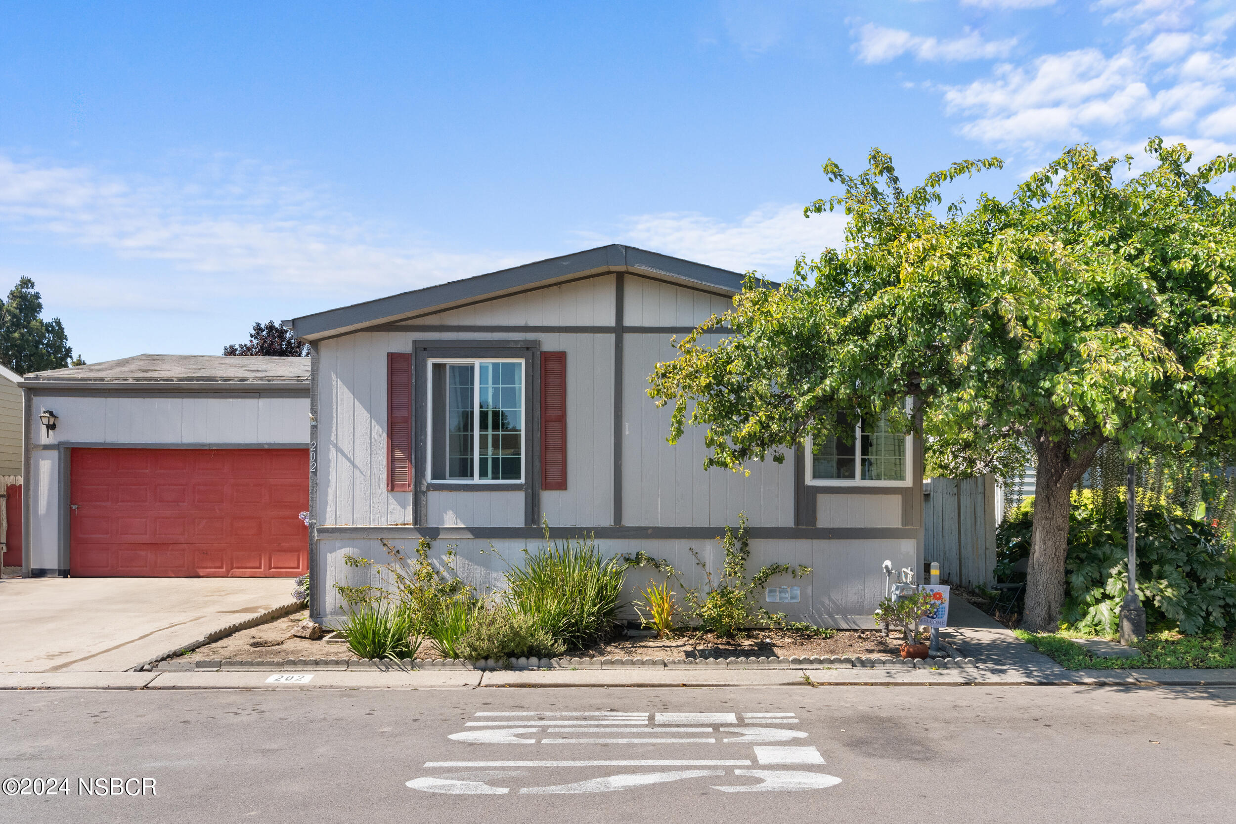 1317 N V Street, 202