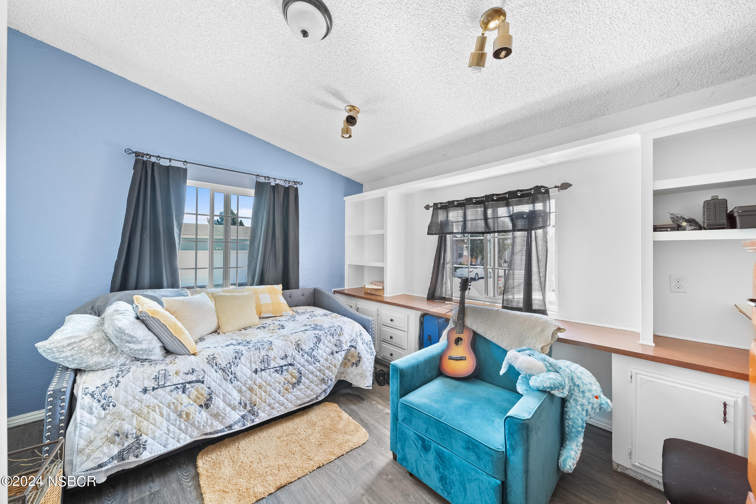 1317 N V Street, 202