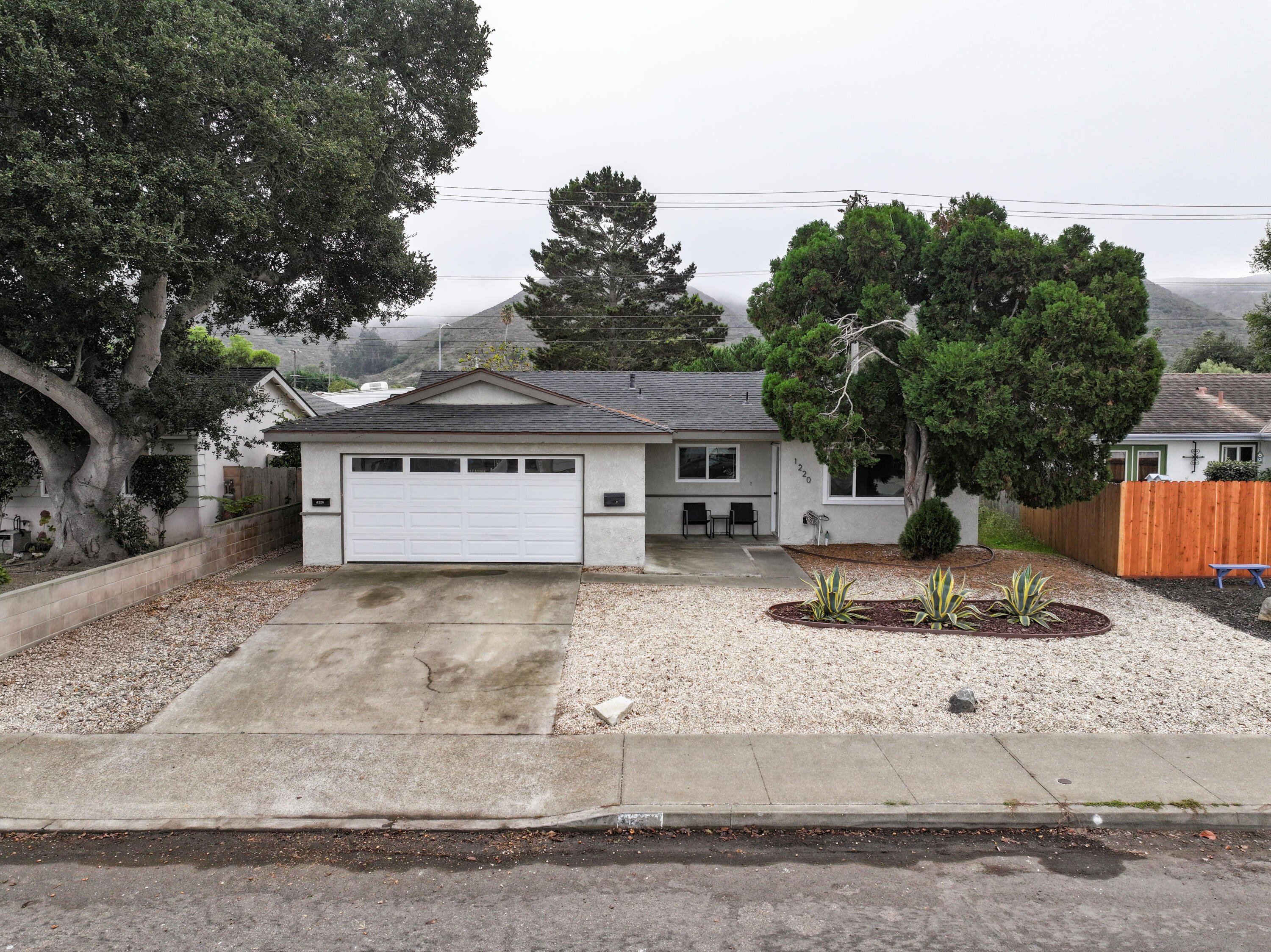 1220 W Lime Avenue