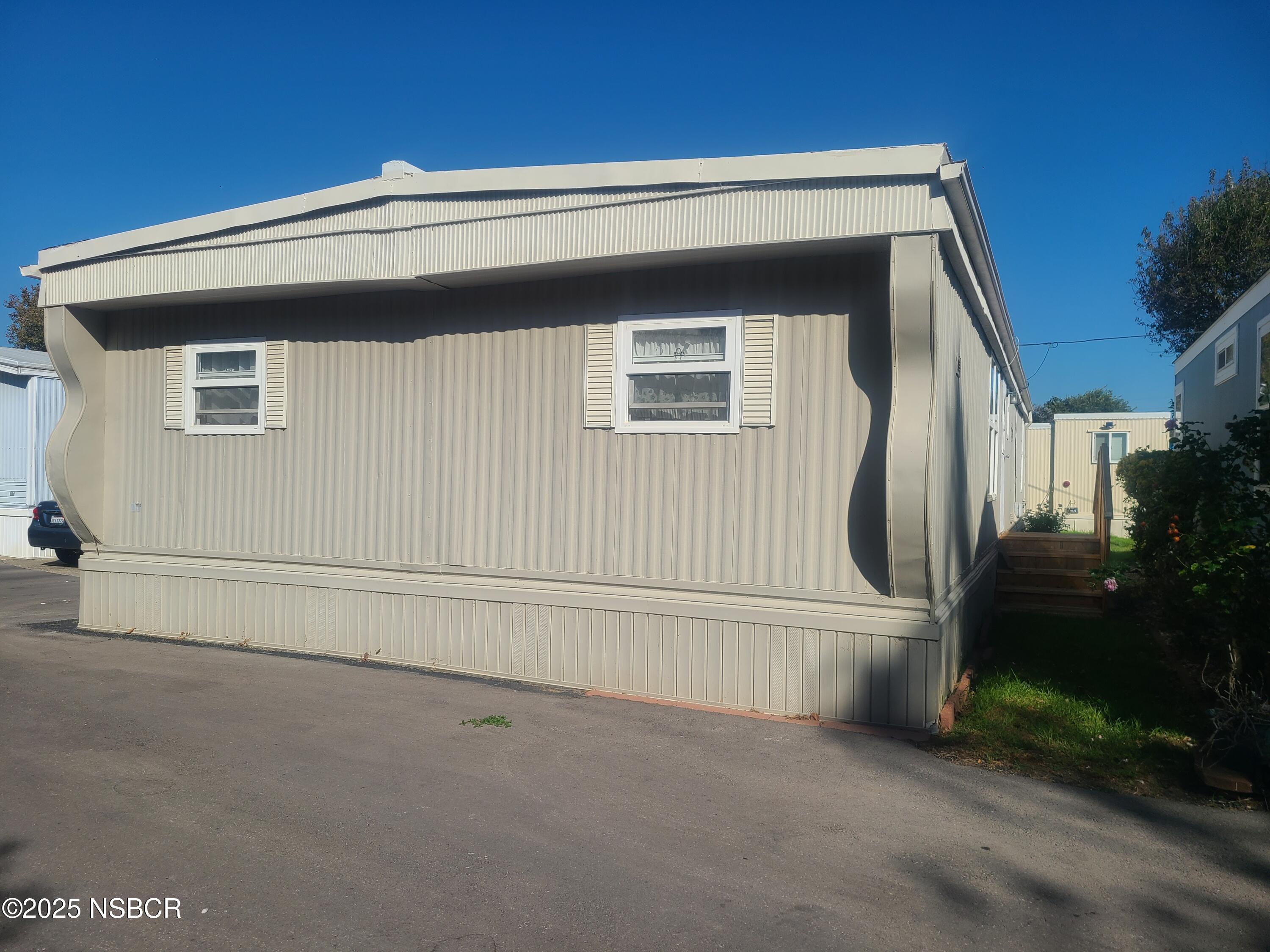 701 E Pine Avenue, 176