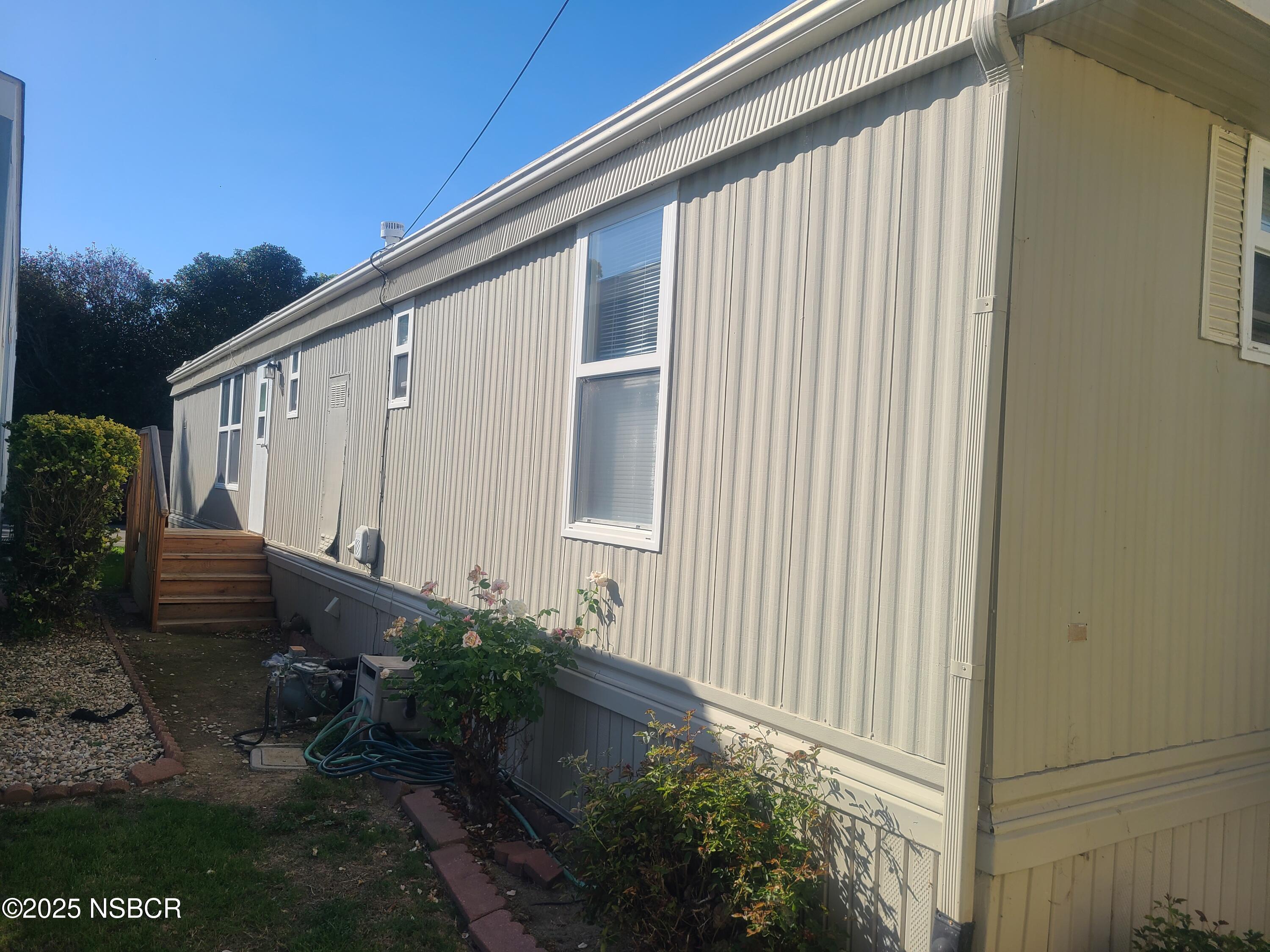 701 E Pine Avenue, 176