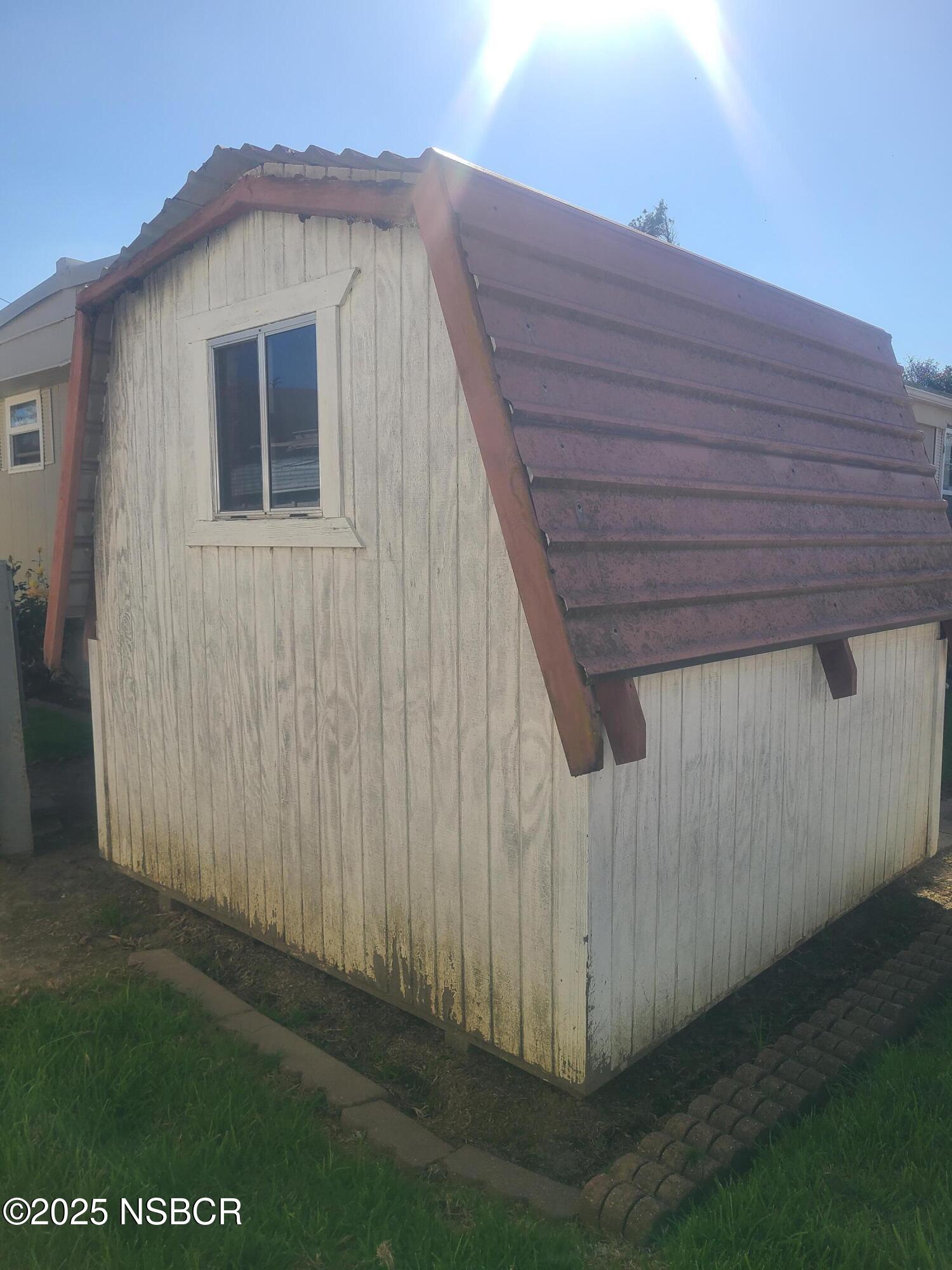701 E Pine Avenue, 176