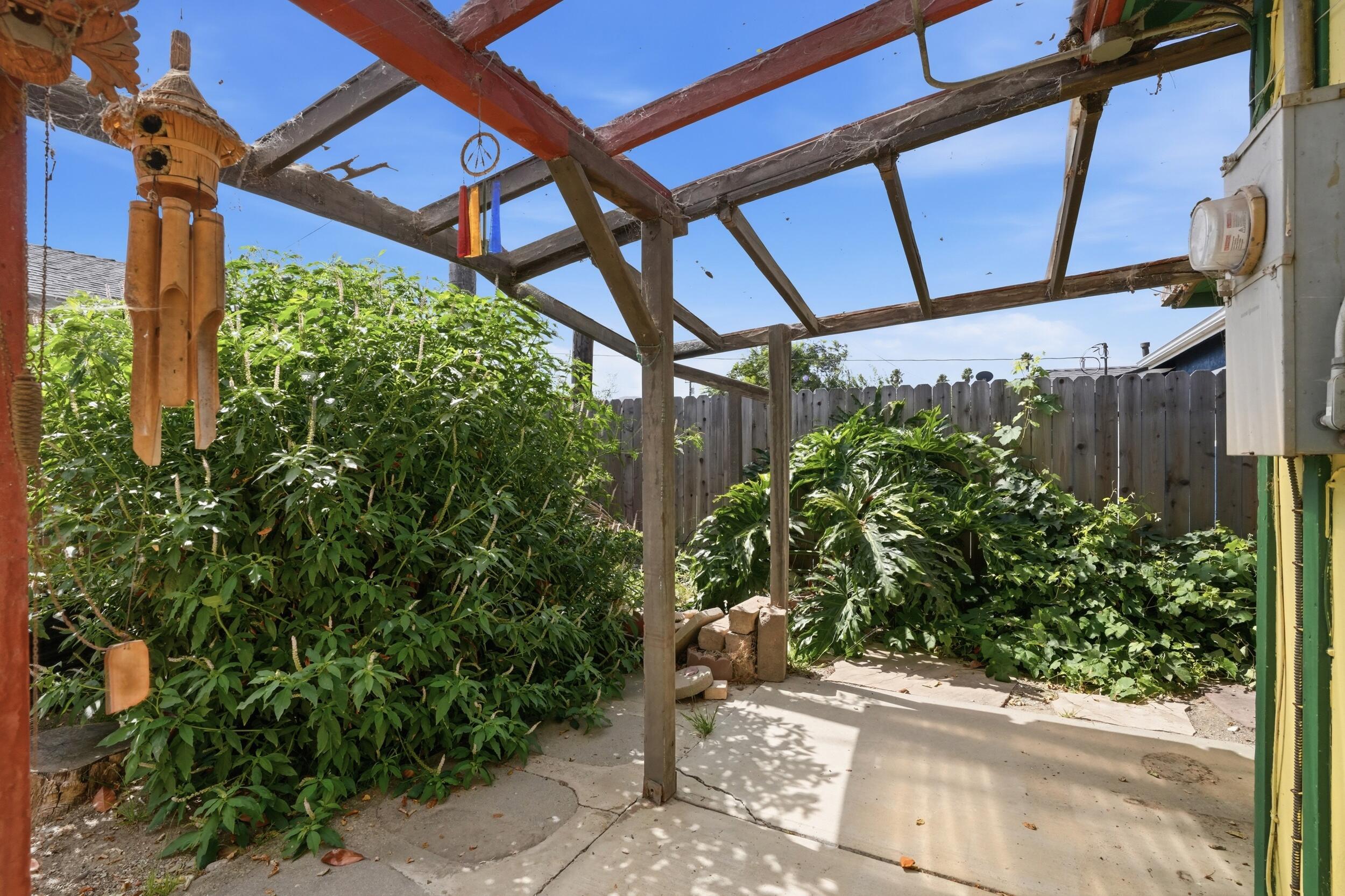 502 E Chestnut Avenue