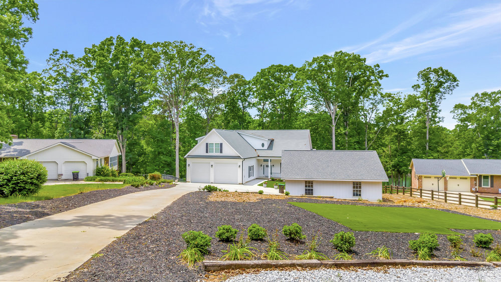 401 Broadwater Circle