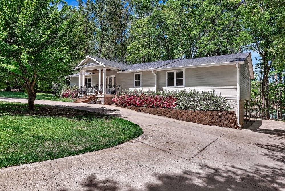 400 Paradise Circle