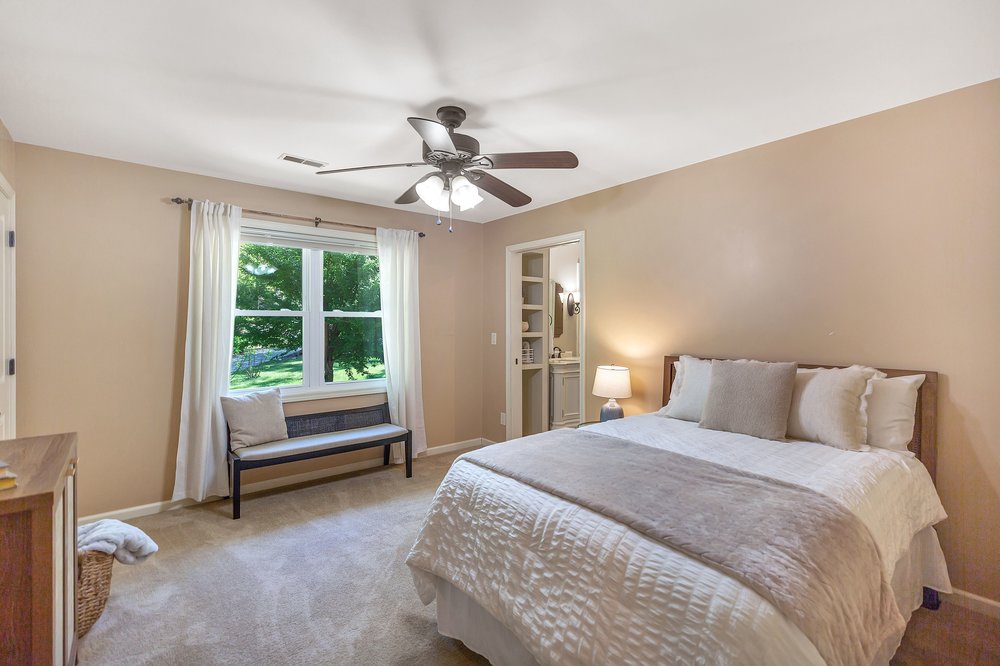 400 Paradise Circle