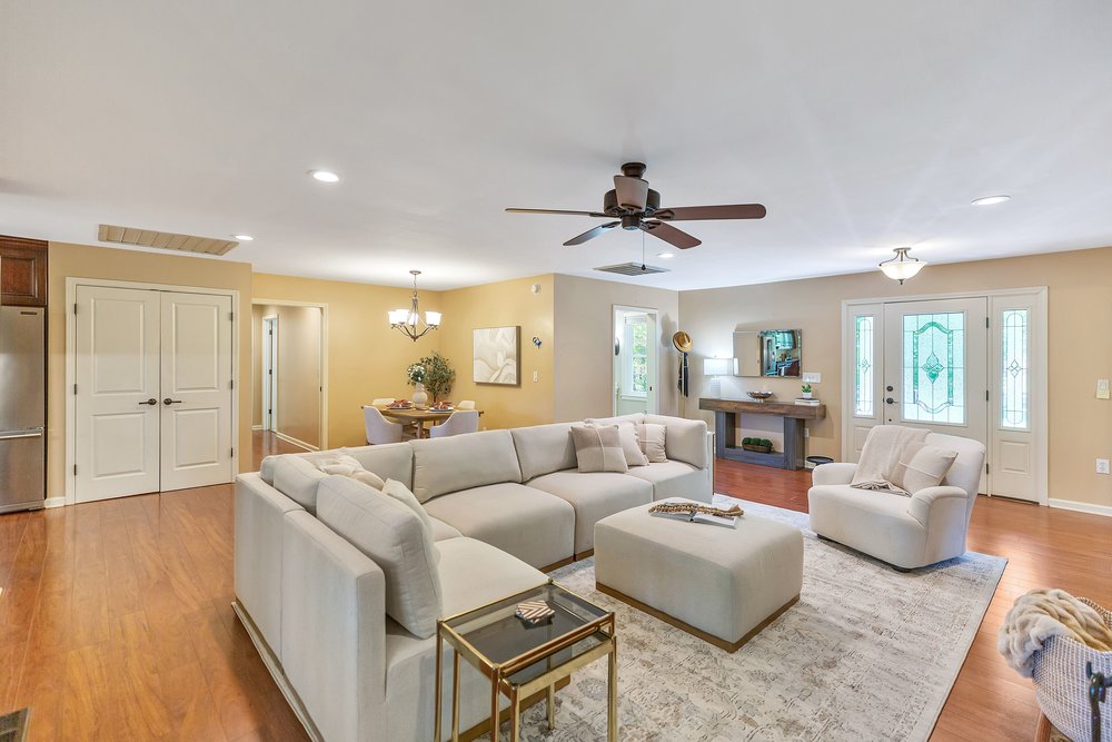 400 Paradise Circle