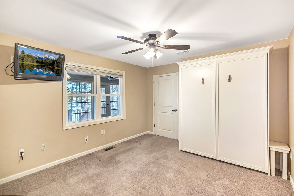 400 Paradise Circle