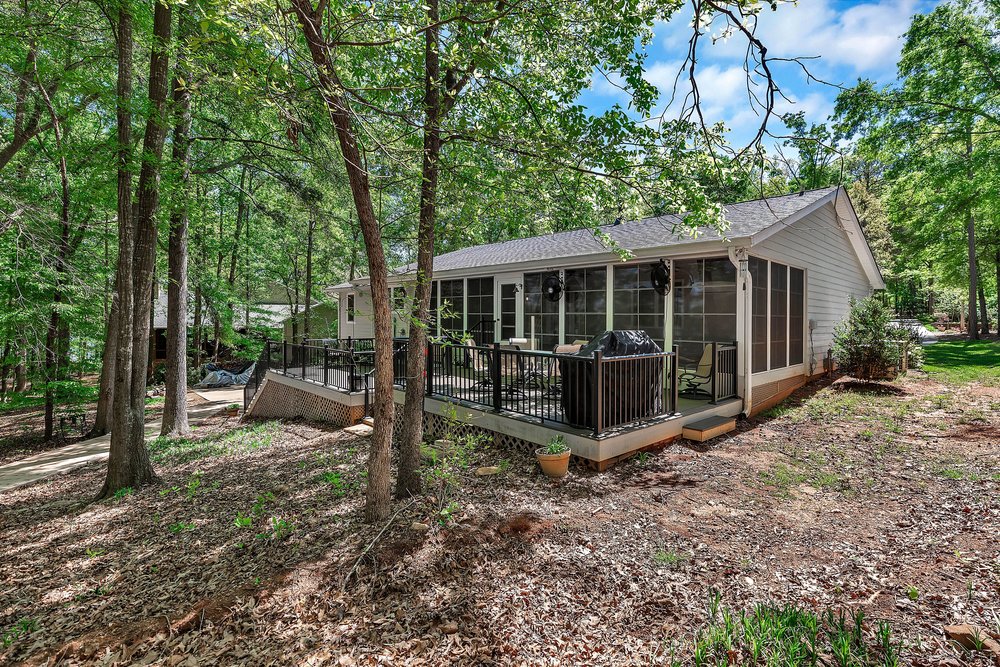 400 Paradise Circle