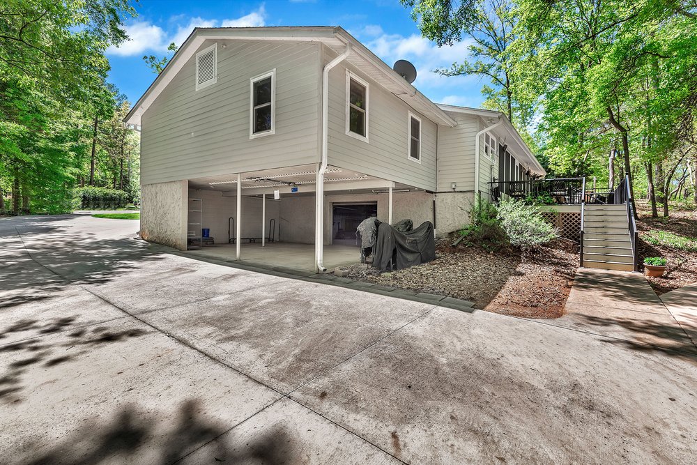 400 Paradise Circle