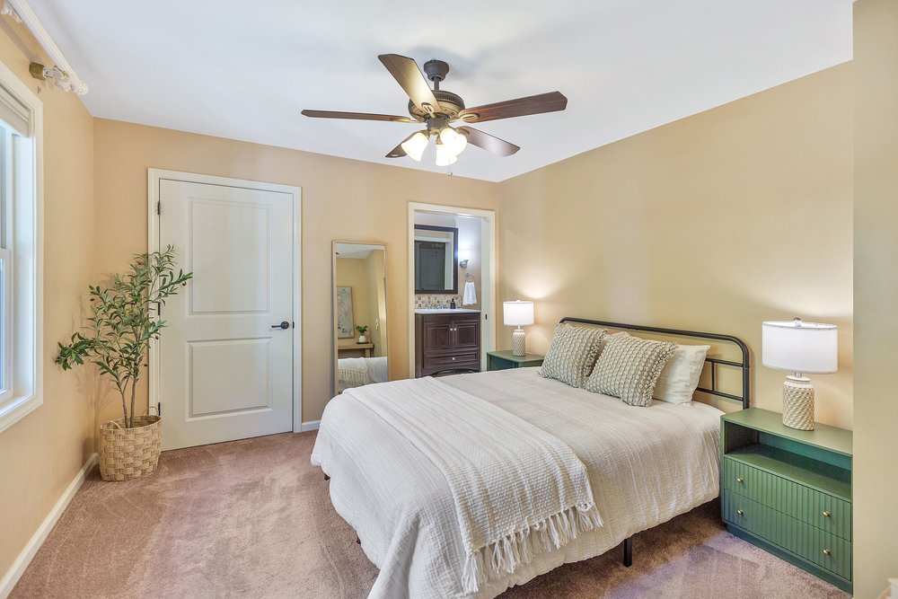 400 Paradise Circle