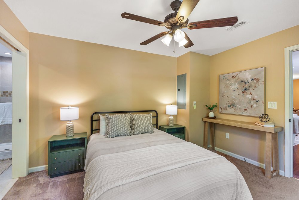 400 Paradise Circle