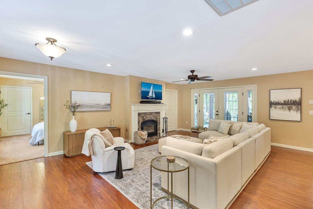 400 Paradise Circle